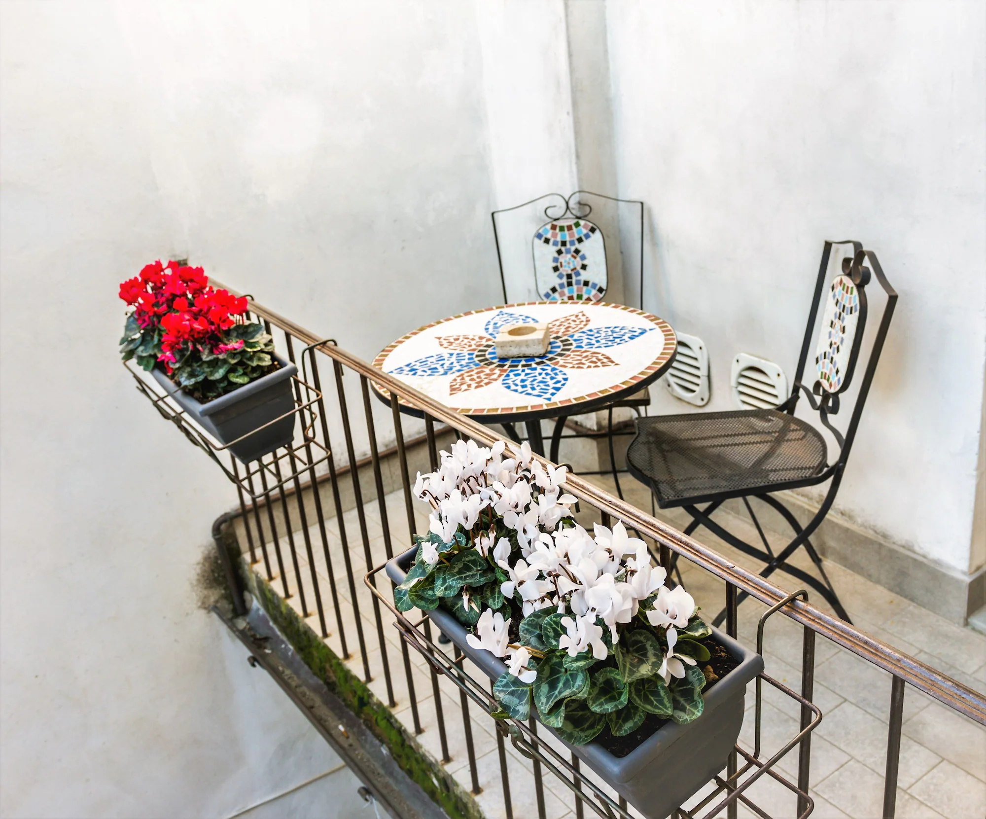 Deluxe Double room with balcony and with garden view full double bed