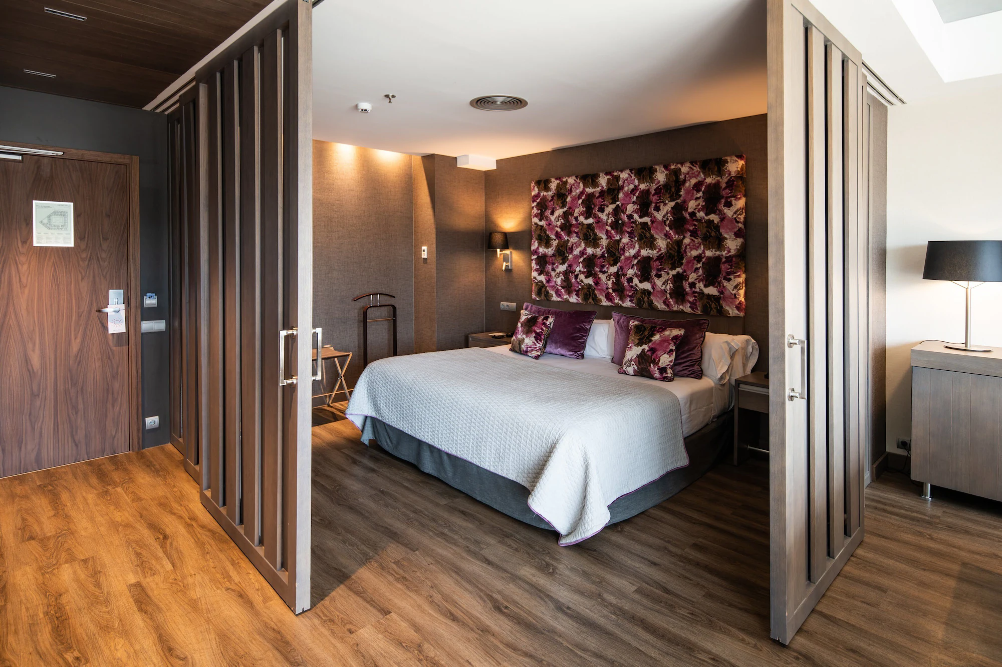 Clock Double Suite full double bed