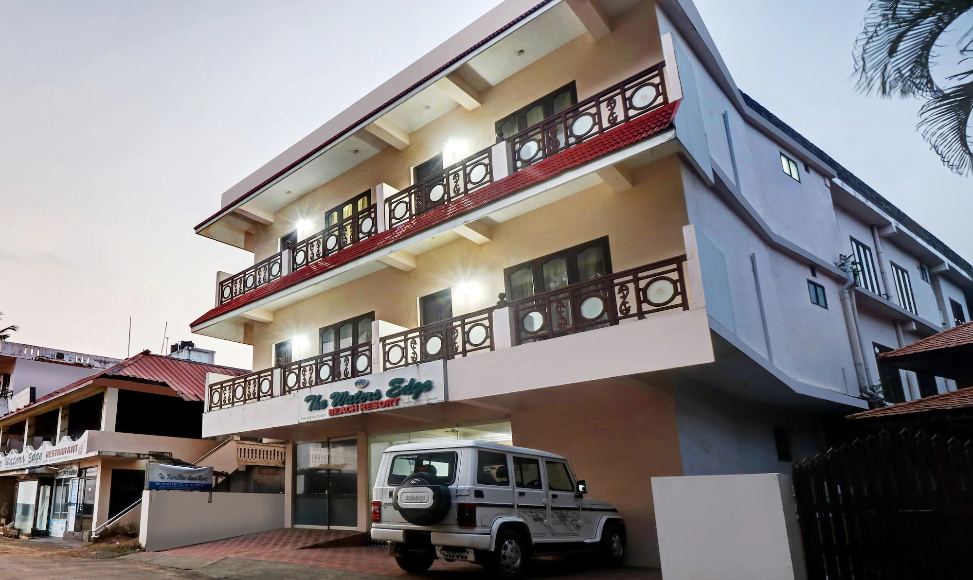 Deluxe Double room with balcony full double bed