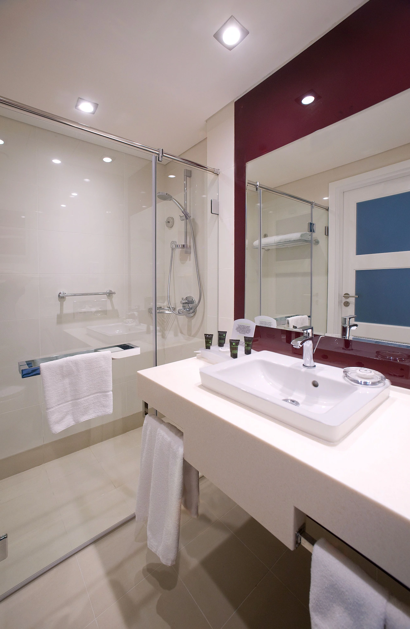 1 Bedroom Double Suite full double bed