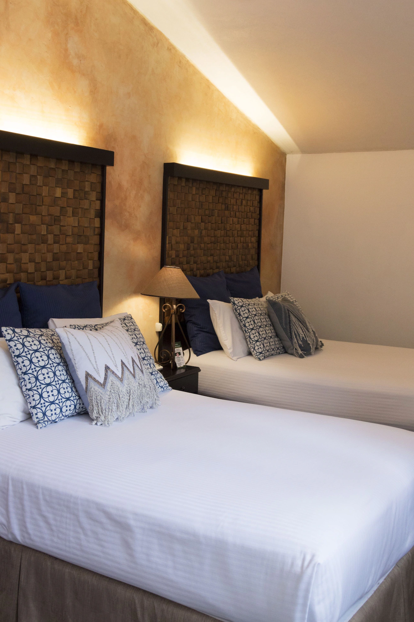 1 Bedroom Standard Double room with courtyard view full double bed
