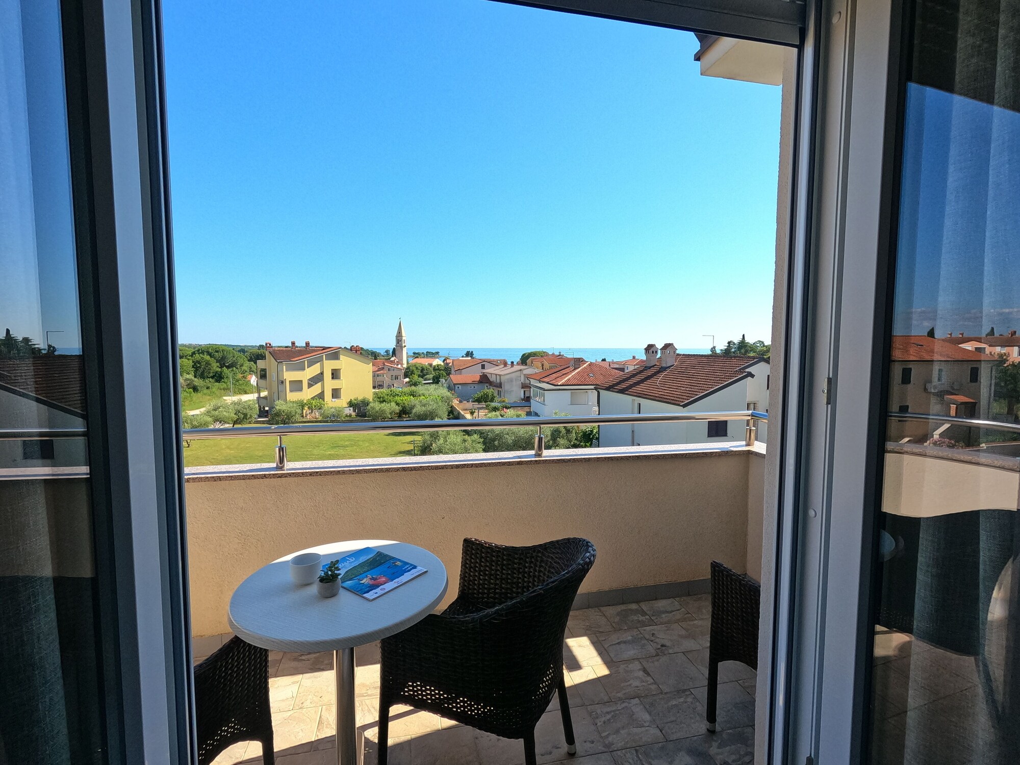 Classic Double room with partial sea view full double bed