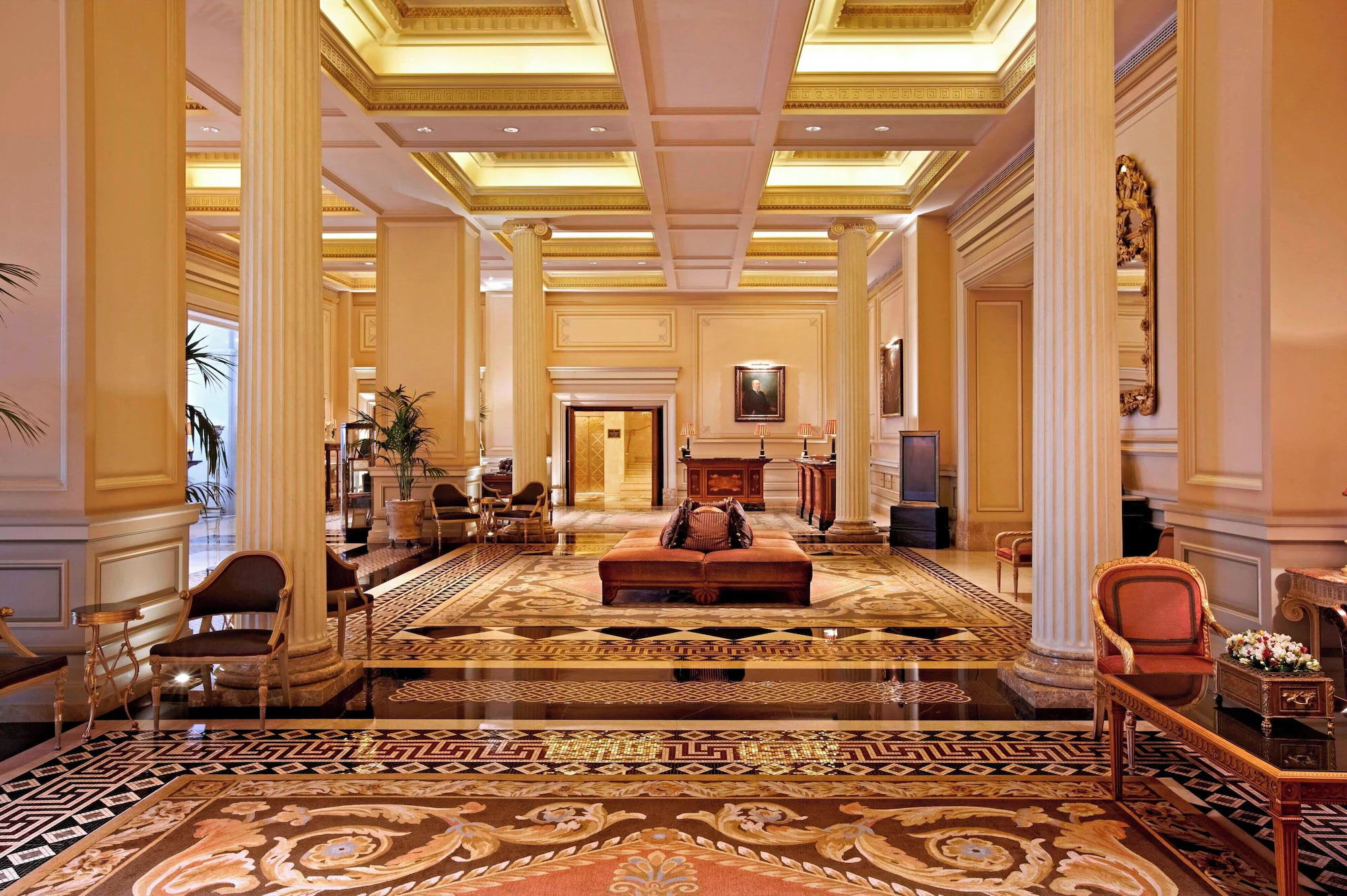 1 Bedroom Deluxe Double Suite full double bed