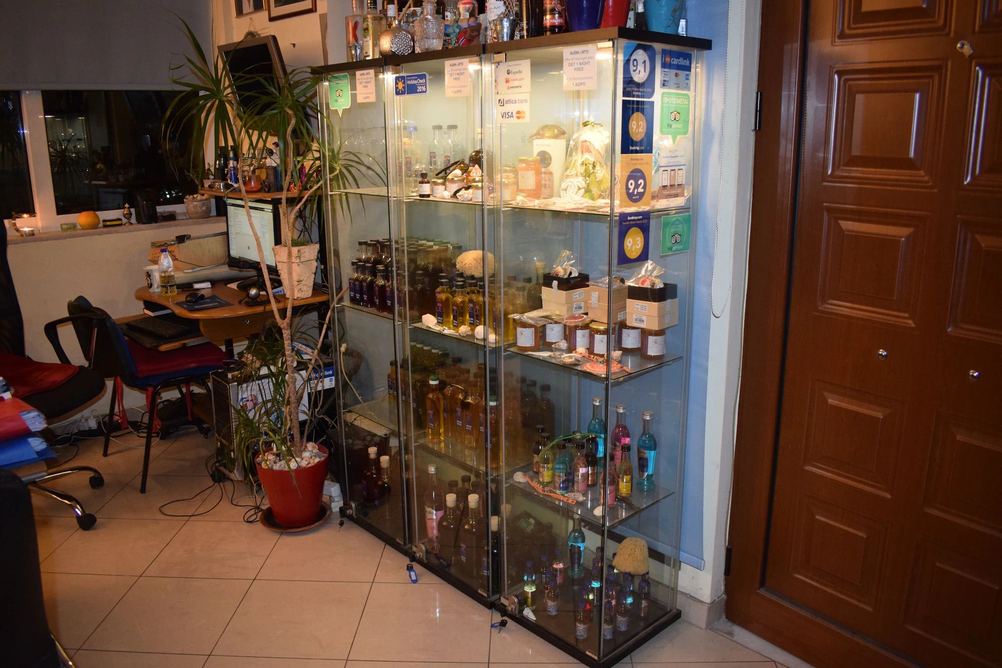 1 Bedroom Double Apartment full double bed