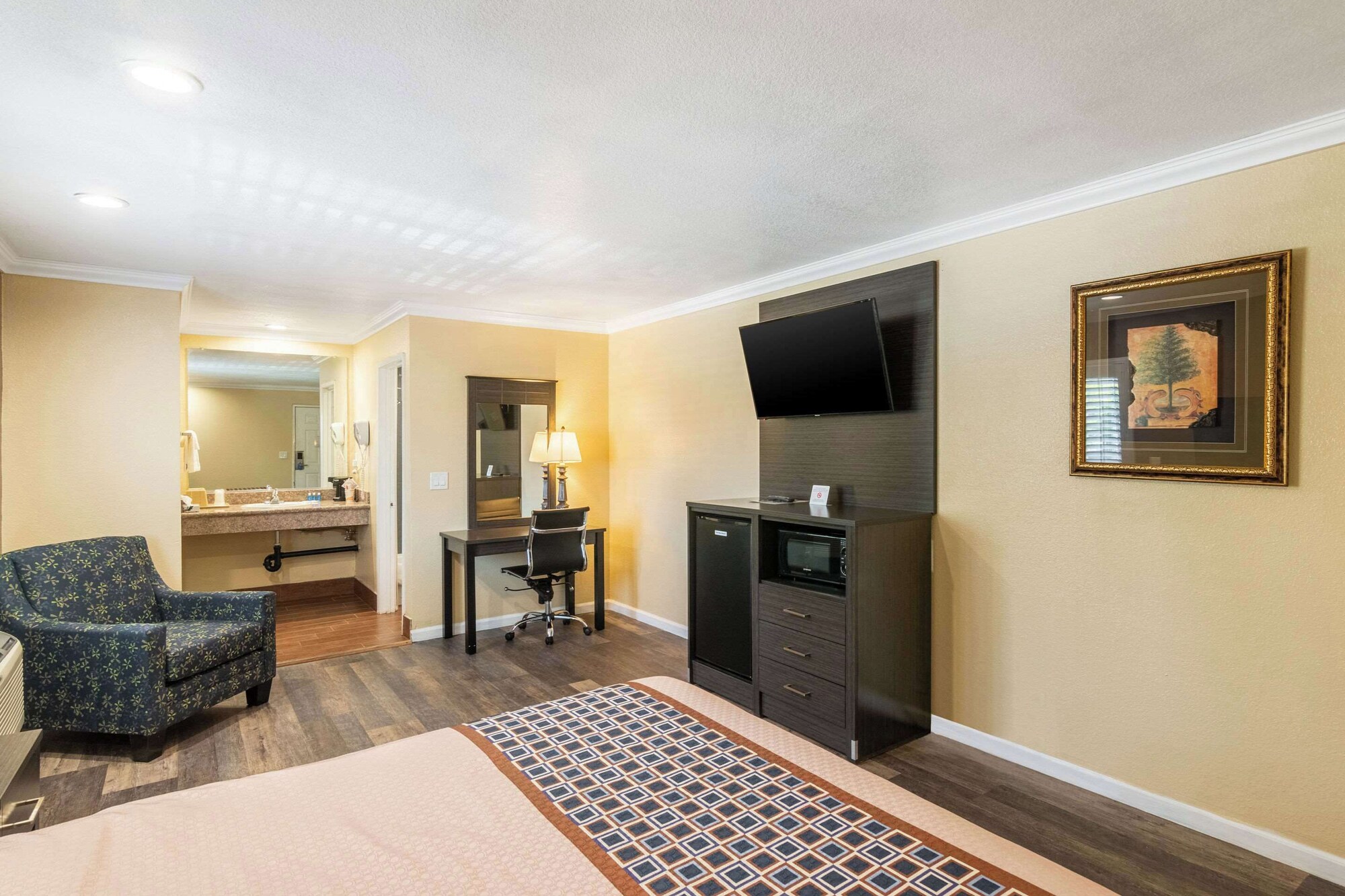 Deluxe Quadruple room full double bed