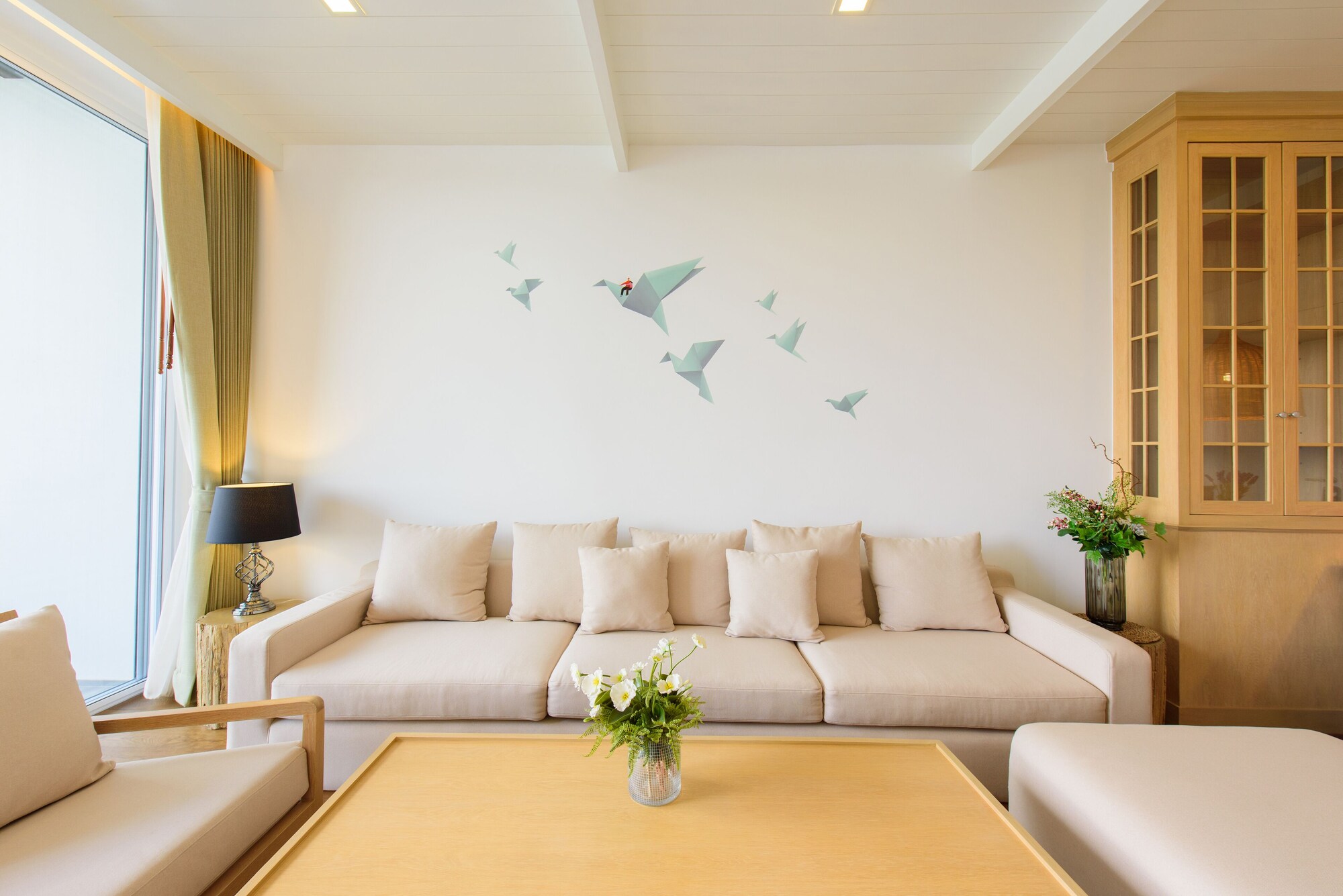 1 Bedroom Deluxe Double Suite with lake view full double bed