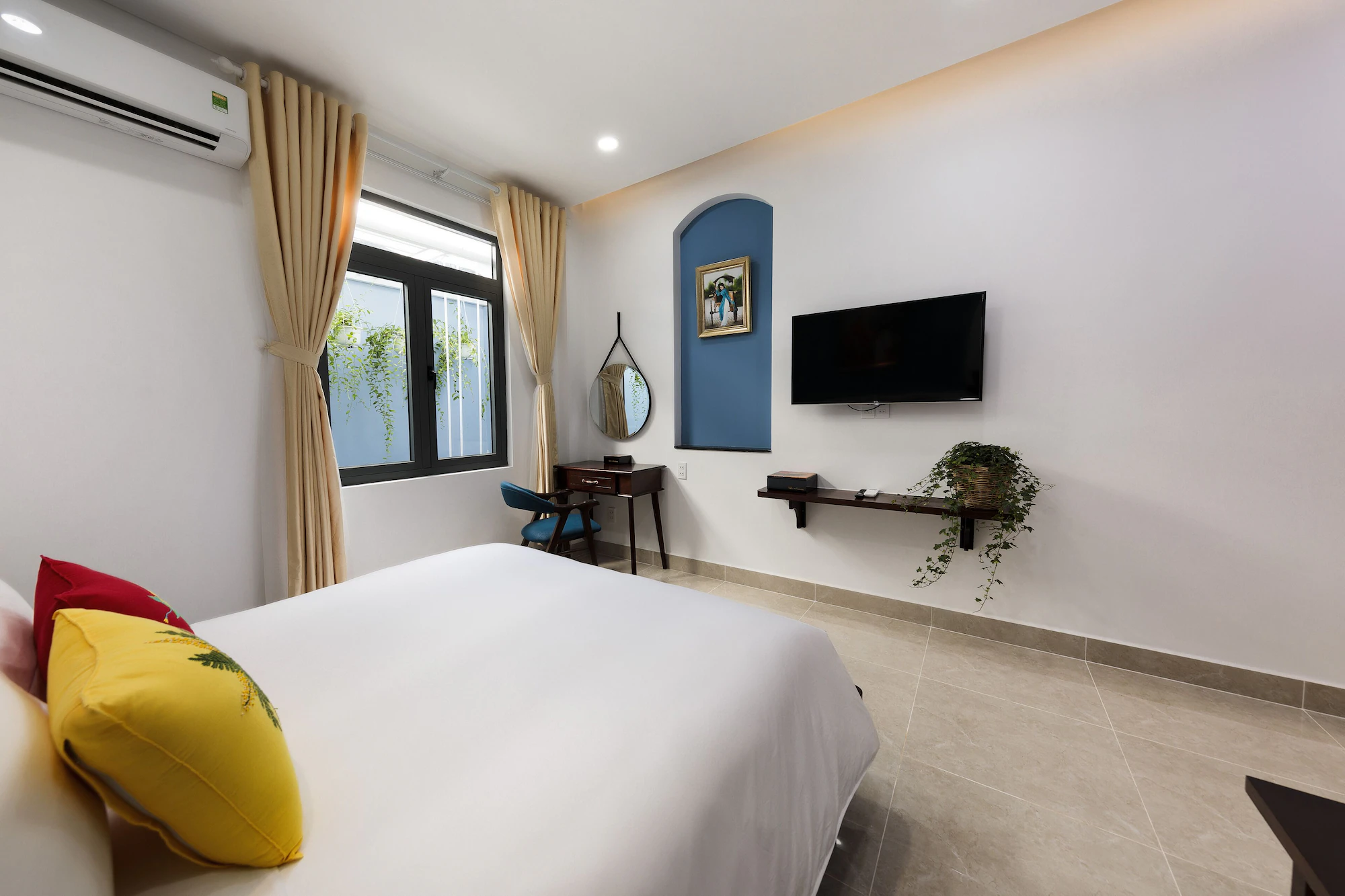 Deluxe Double room with balcony full double bed
