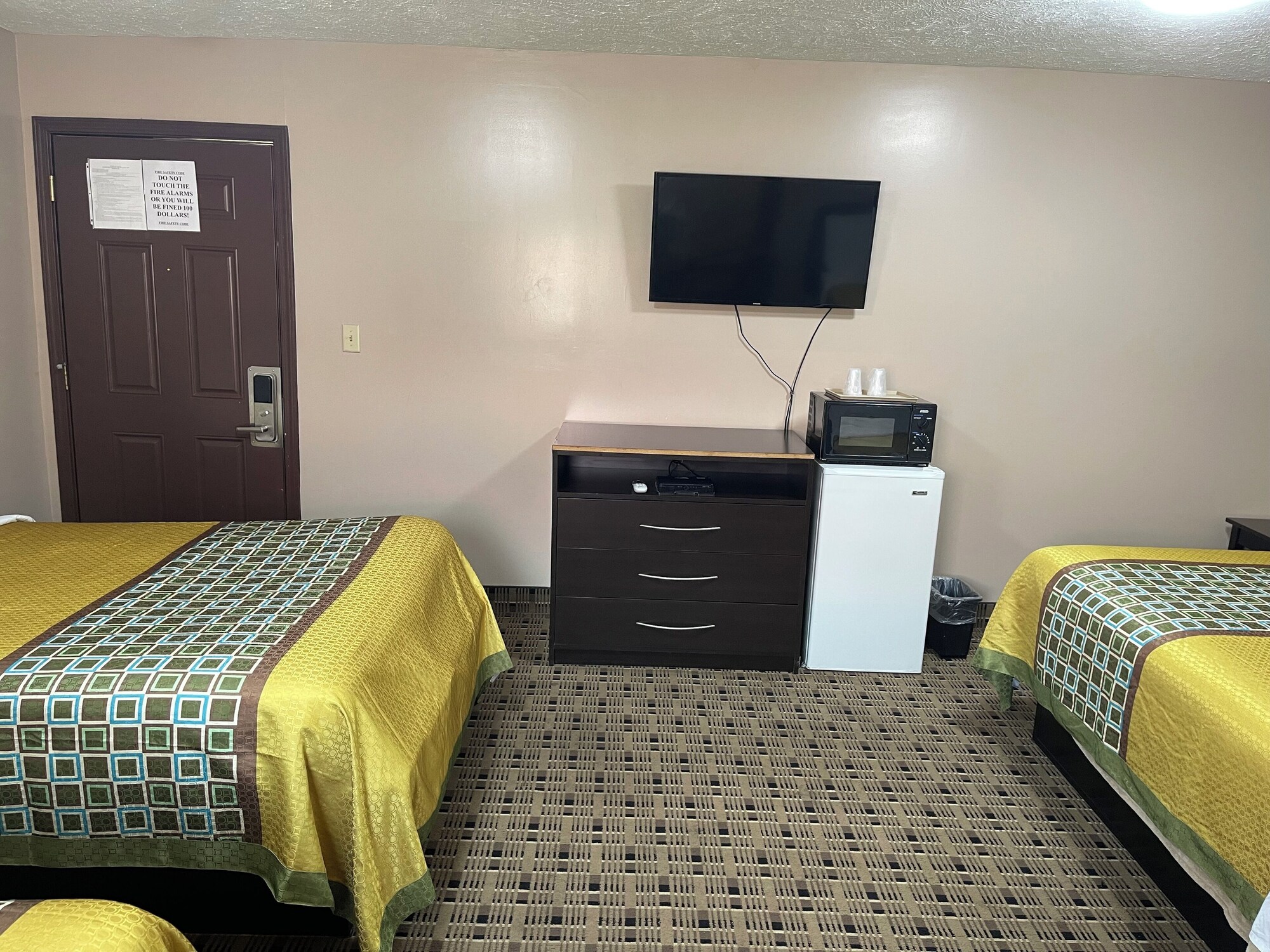Economy Single room full double bed