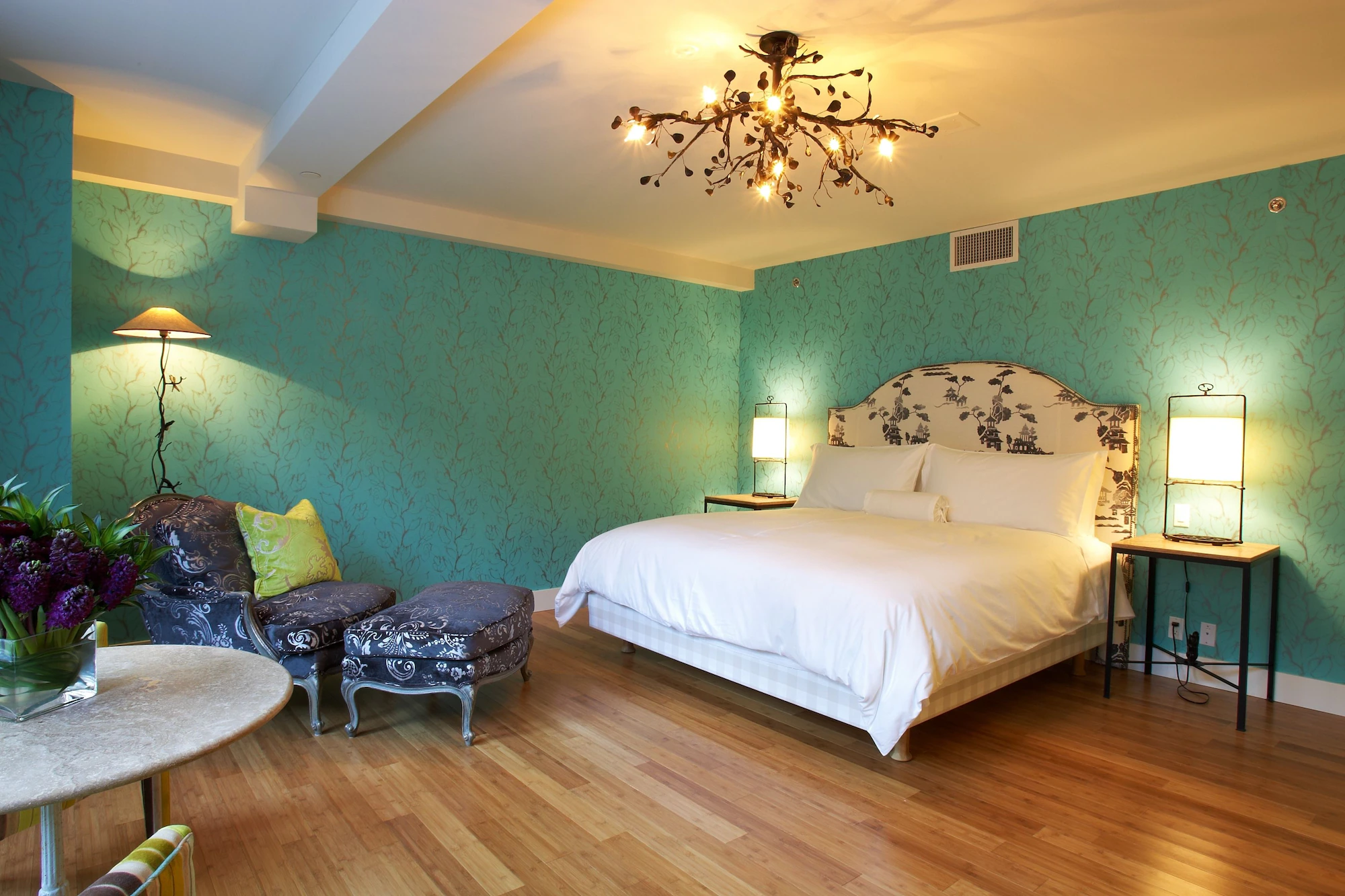 Deluxe Double room with courtyard view full double bed