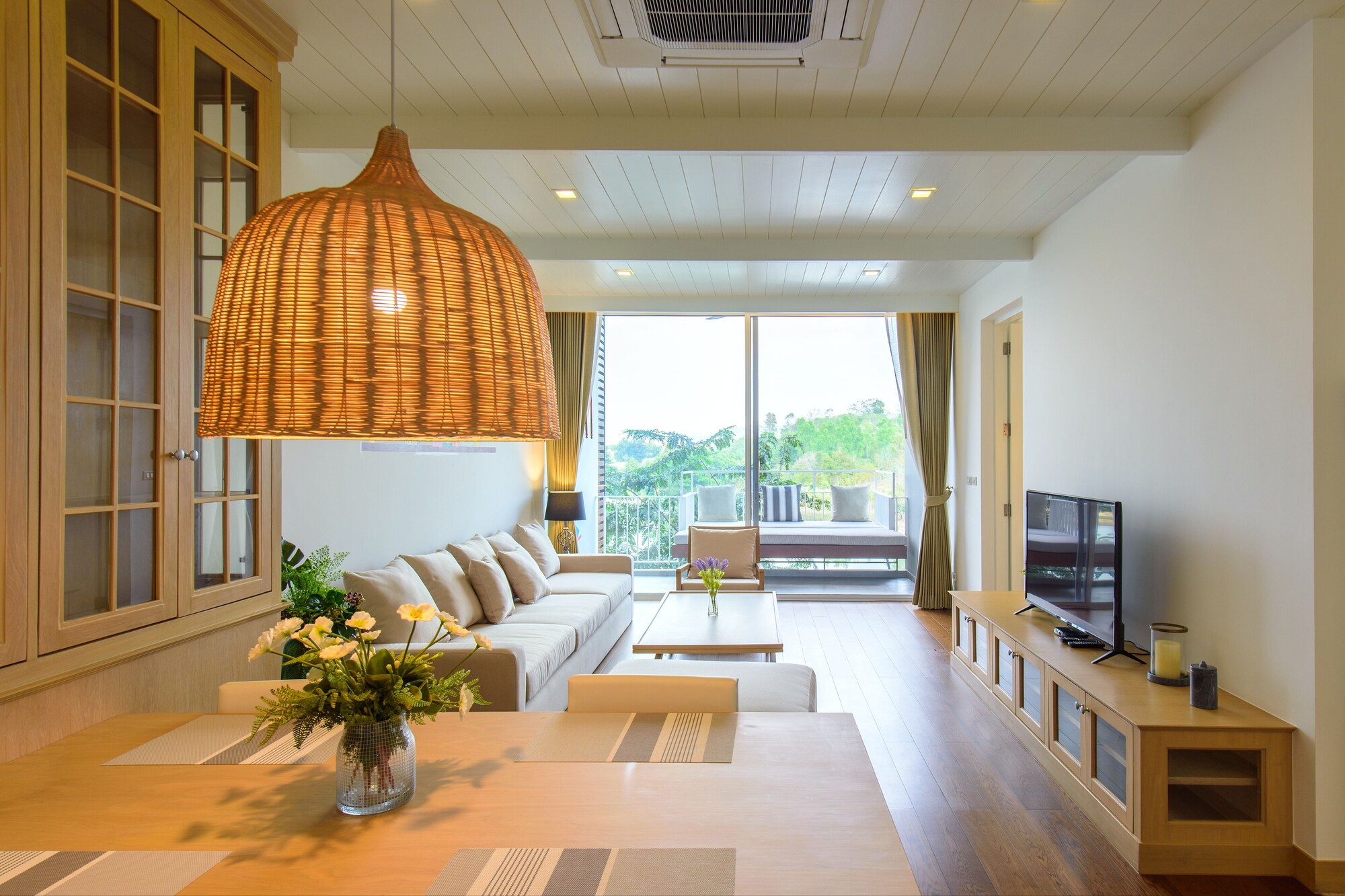 1 Bedroom Deluxe Single Suite with garden view