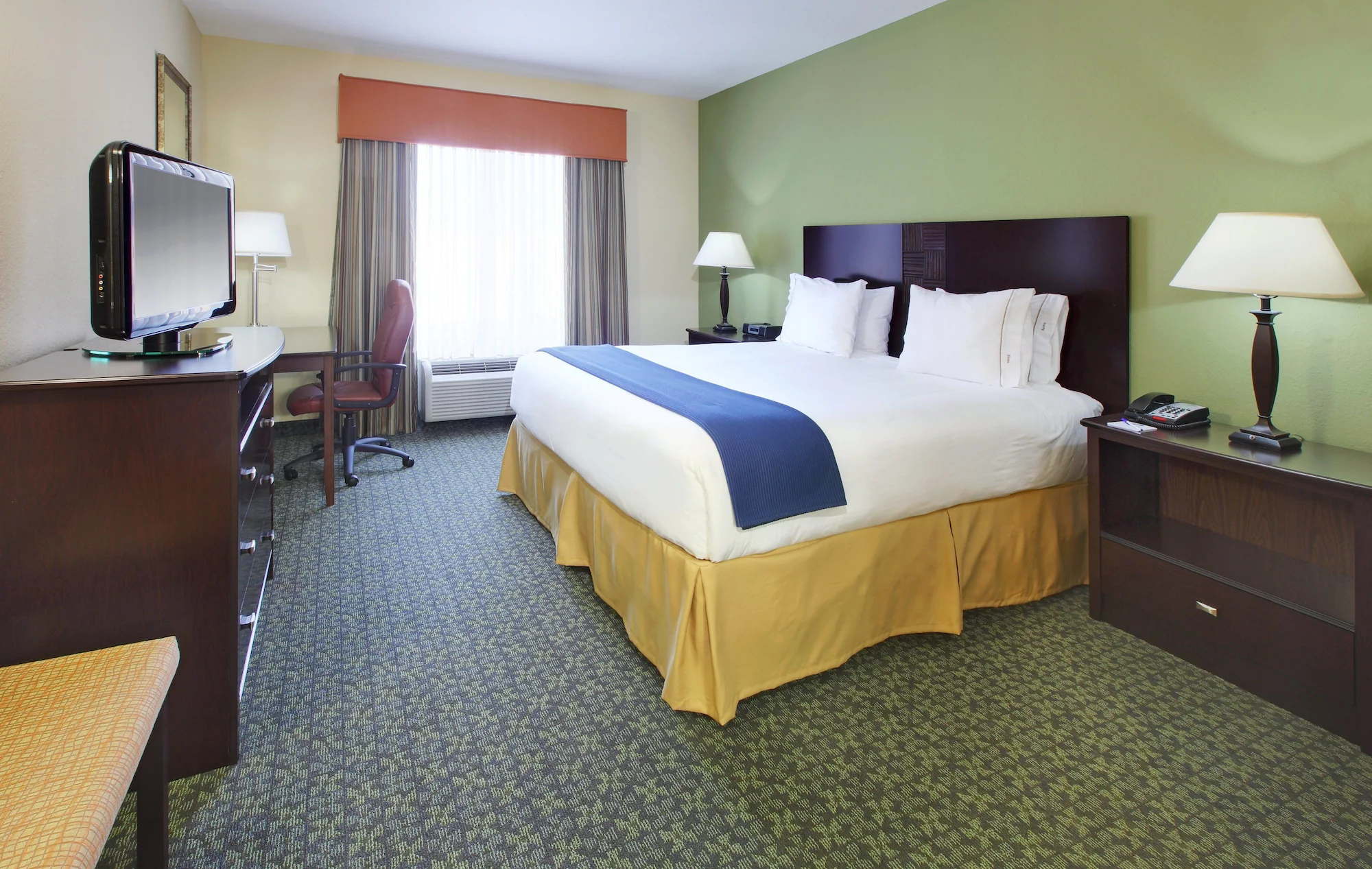 Holiday Inn Express & Suites Covington Tennessee exterior