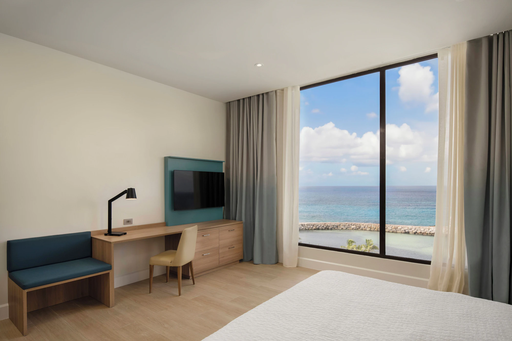 1 Bedroom Double Suite seafront full double bed