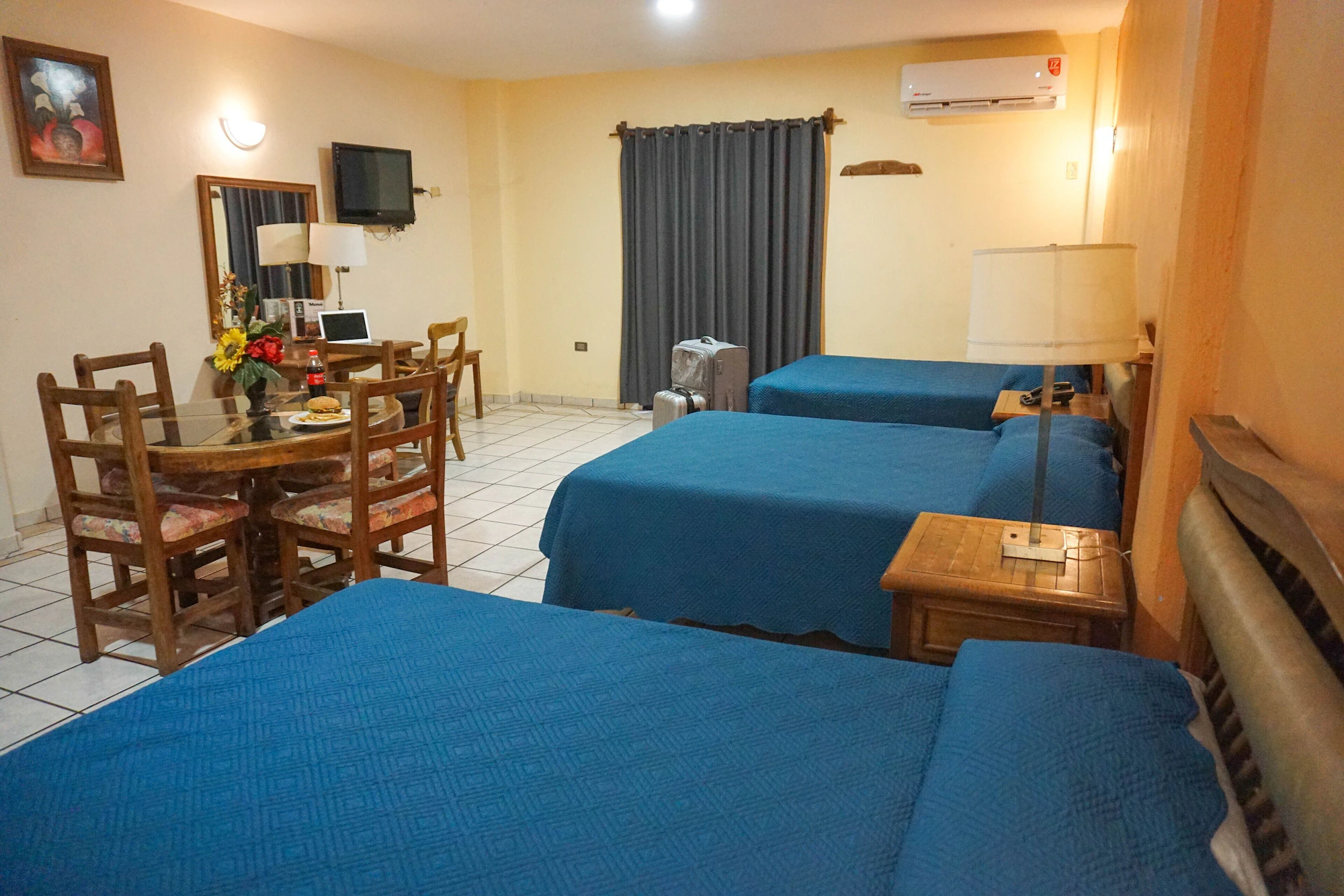 Classic Double room with city view full double bed