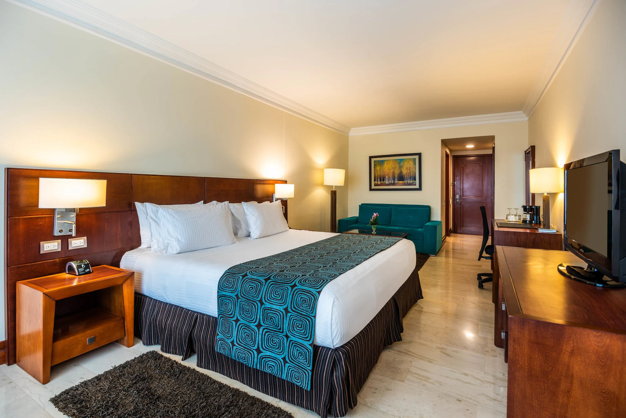 Double Suite full double bed
