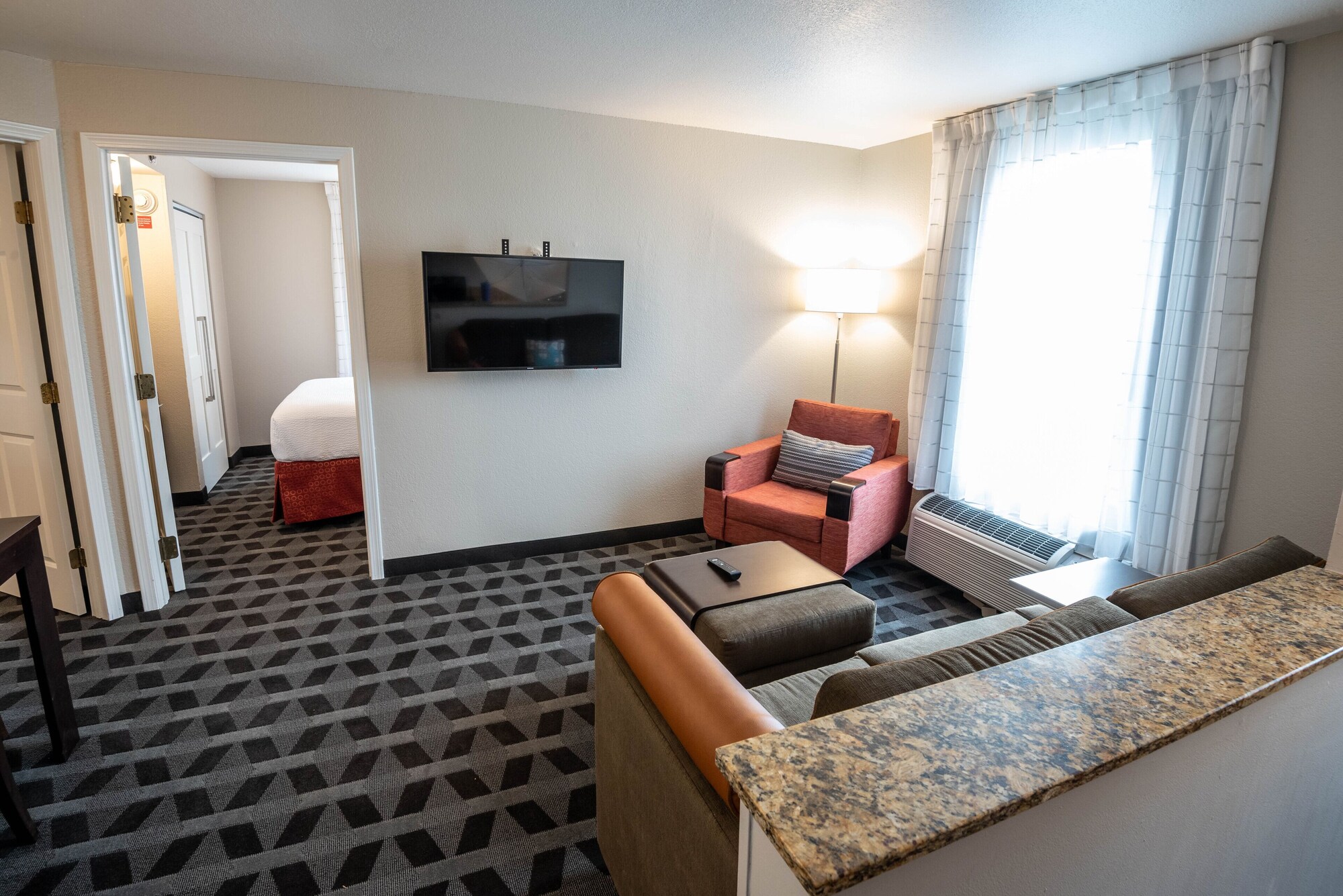 2 Bedrooms Single Suite