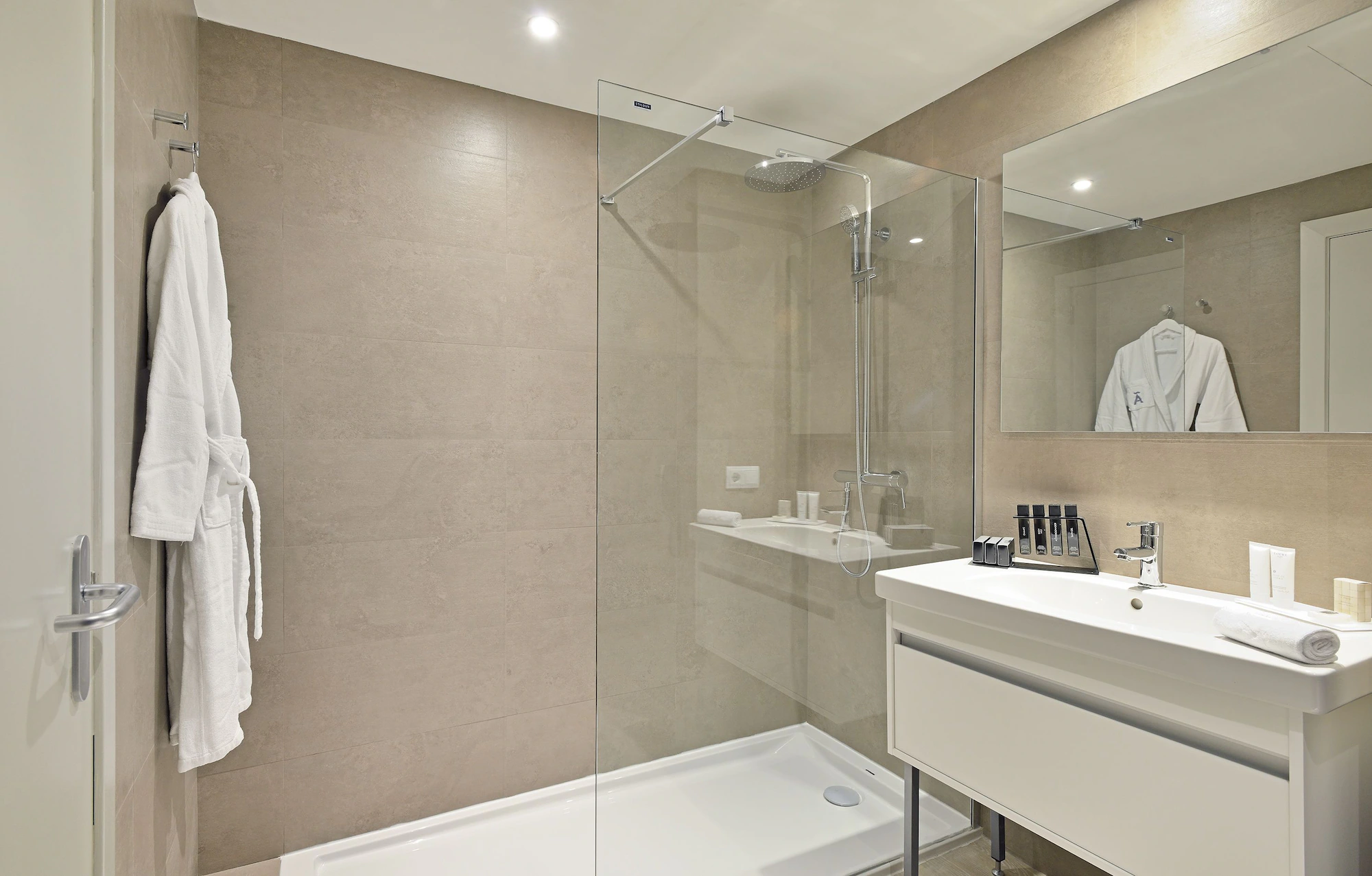 Connecting Double Melia room seafront full double bed