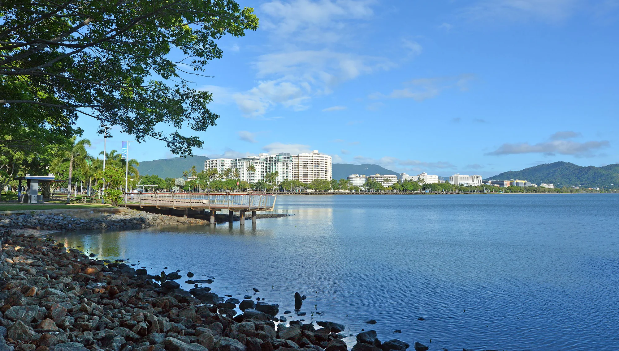 Cairns Aquarius Holiday Apartments exterior
