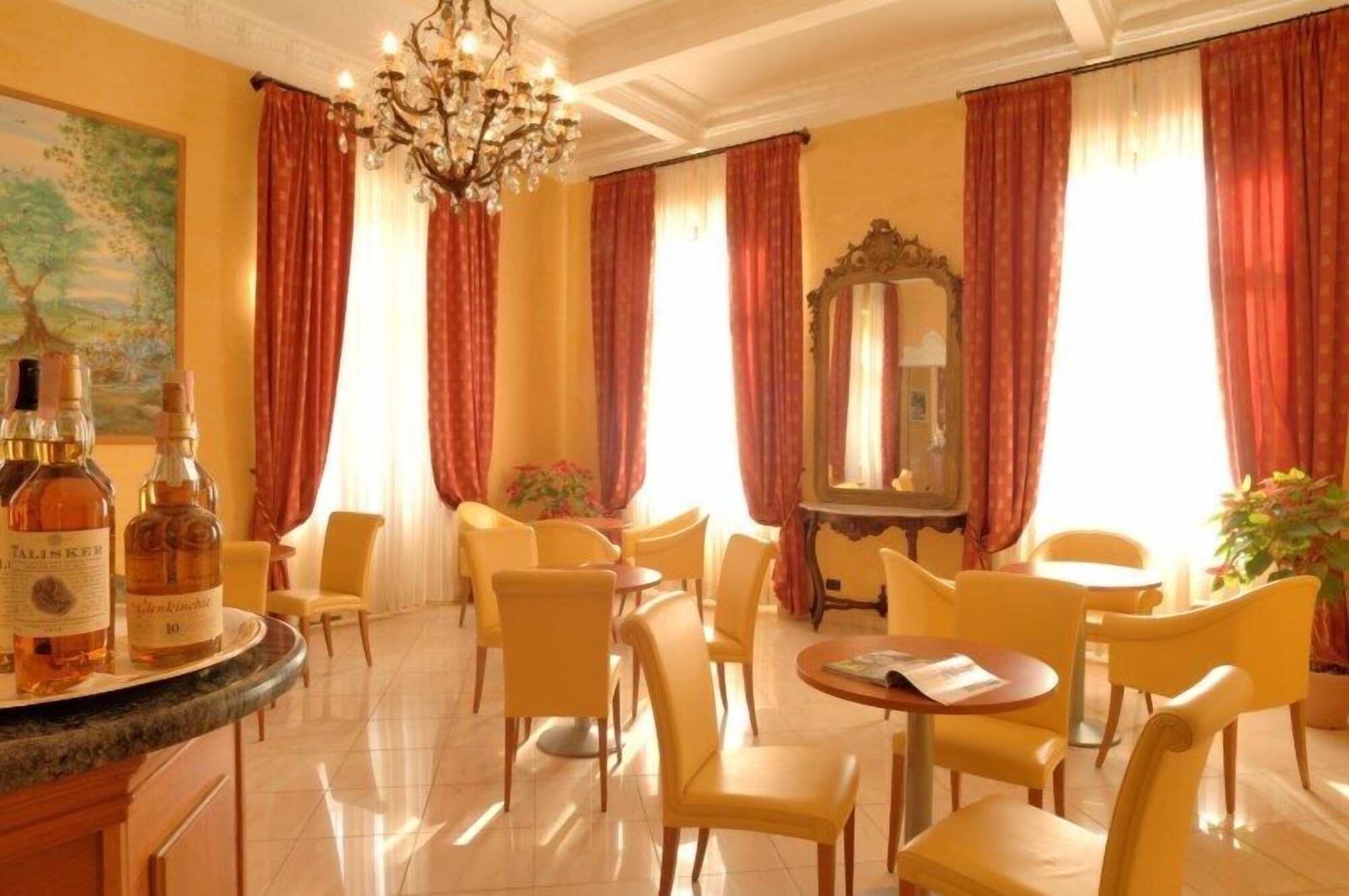 Standard Triple room with city view