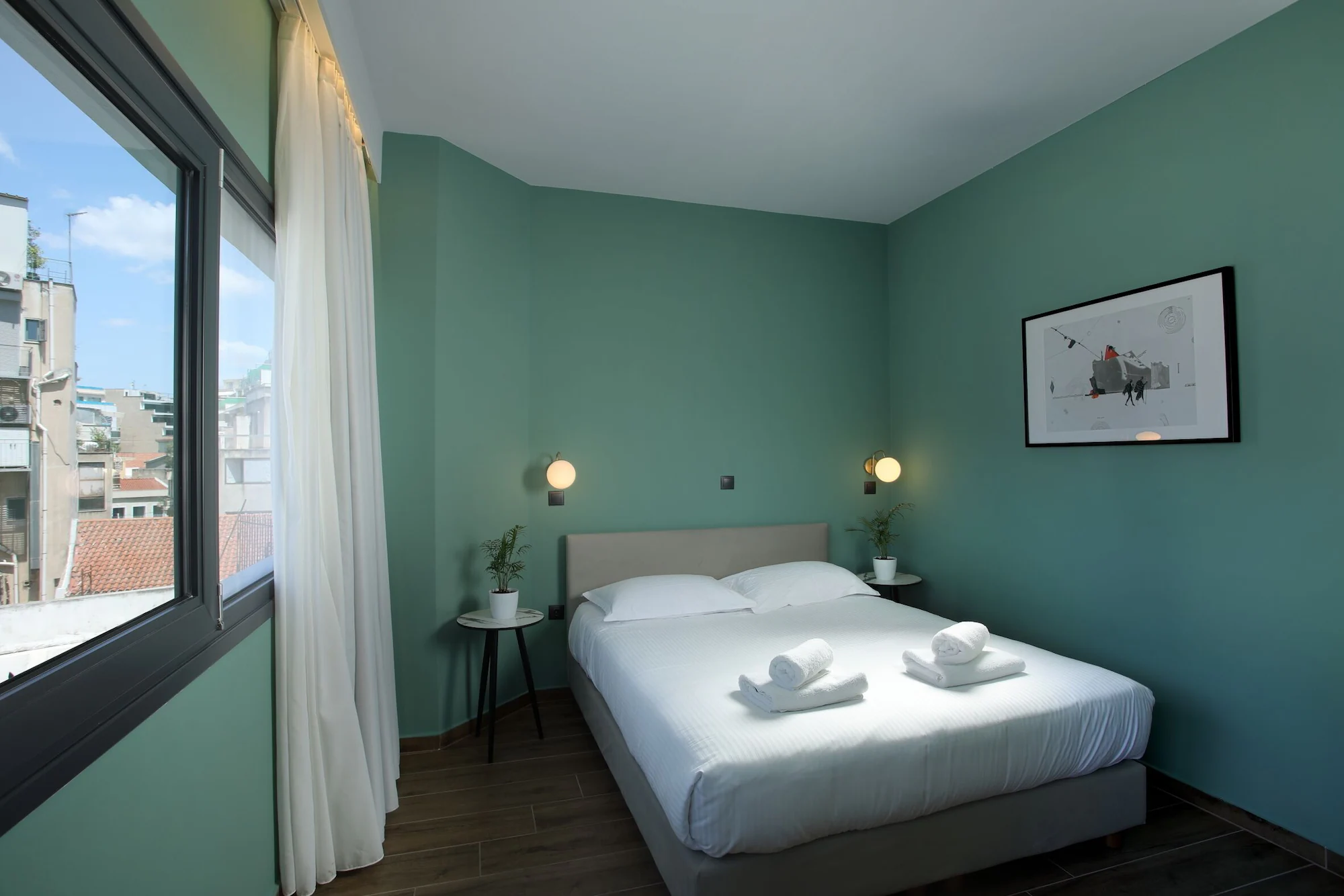 Deluxe Double room with balcony and with city view full double bed
