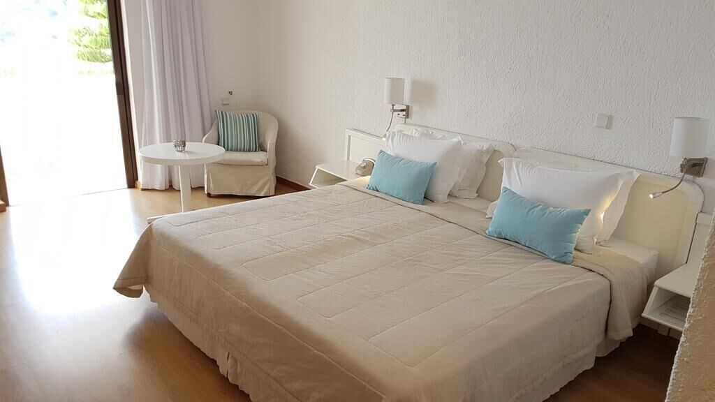 1 Bedroom Double Apartment with balcony and with sea view twin beds