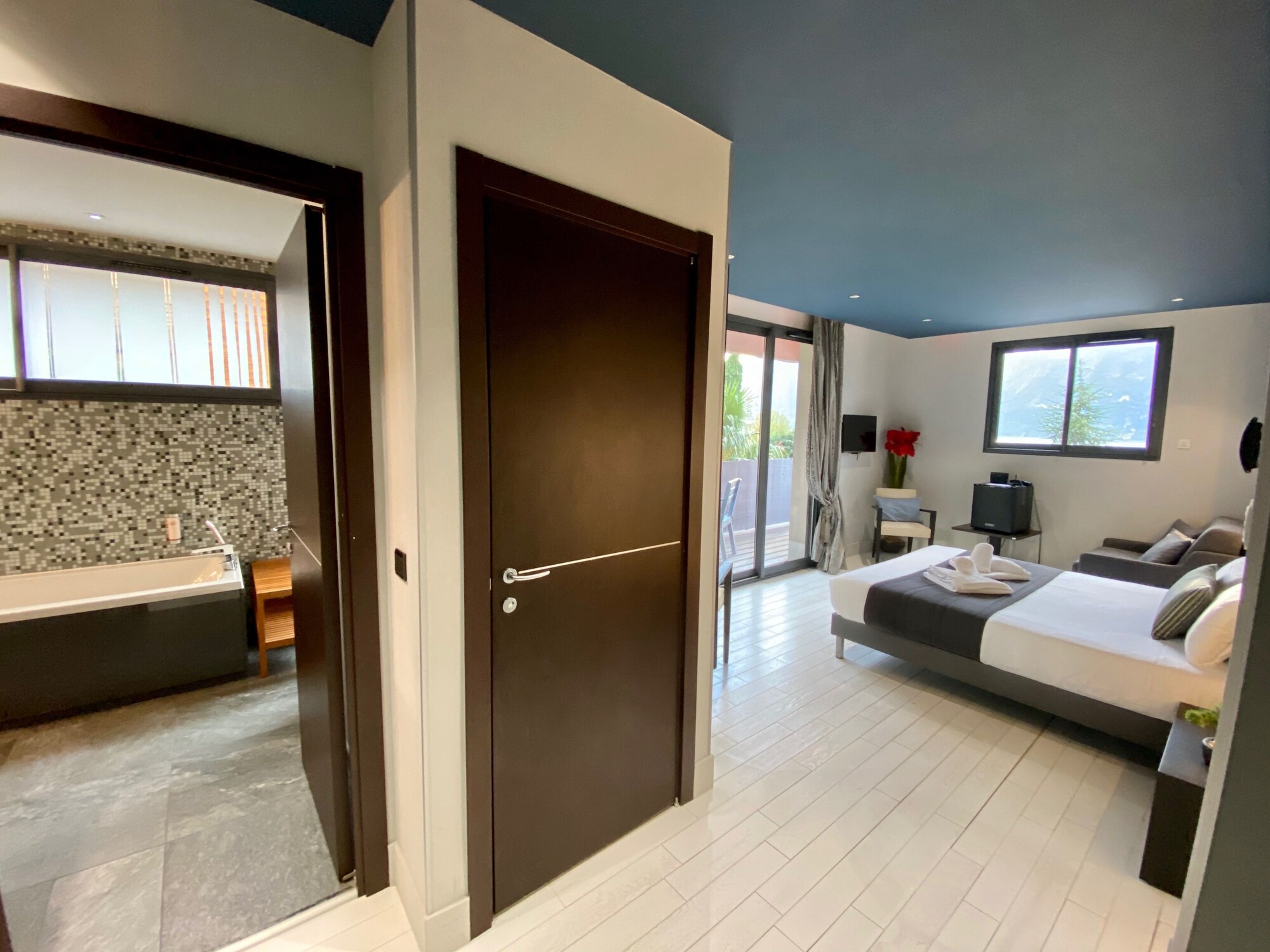 Comfort Double room with balcony and with lake view full double bed