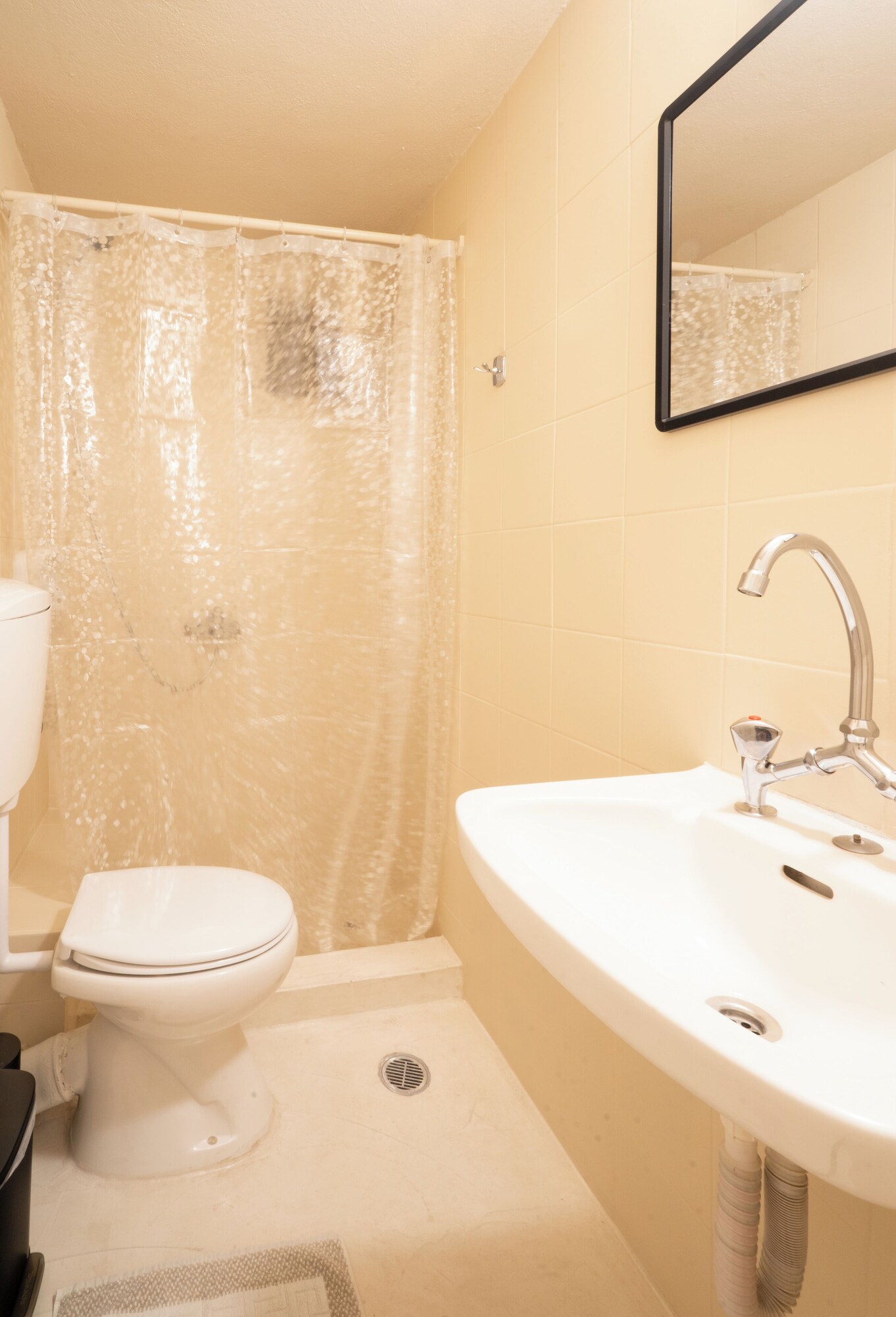 Classic Quadruple room with city view twin beds