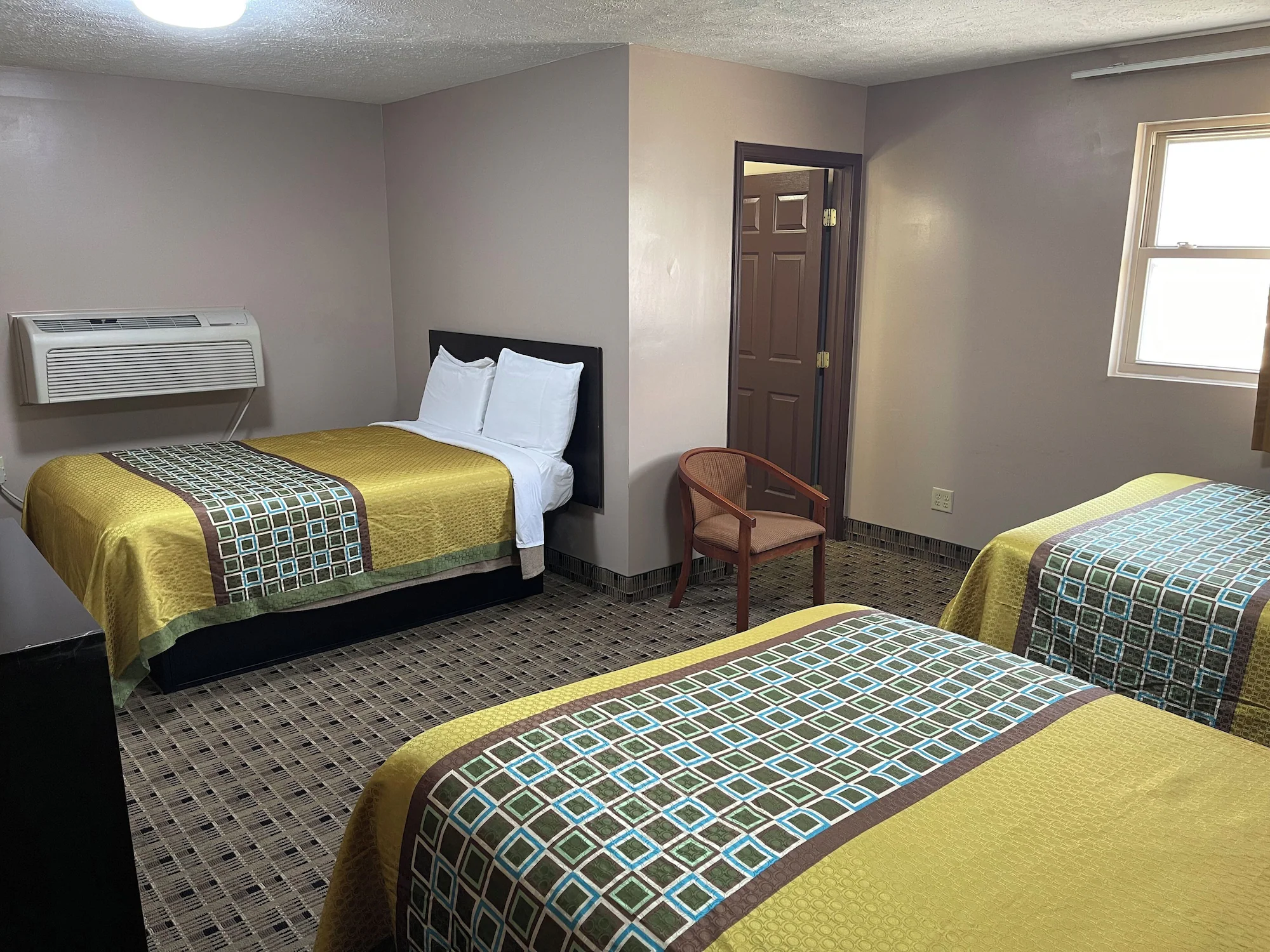 Economy Triple room