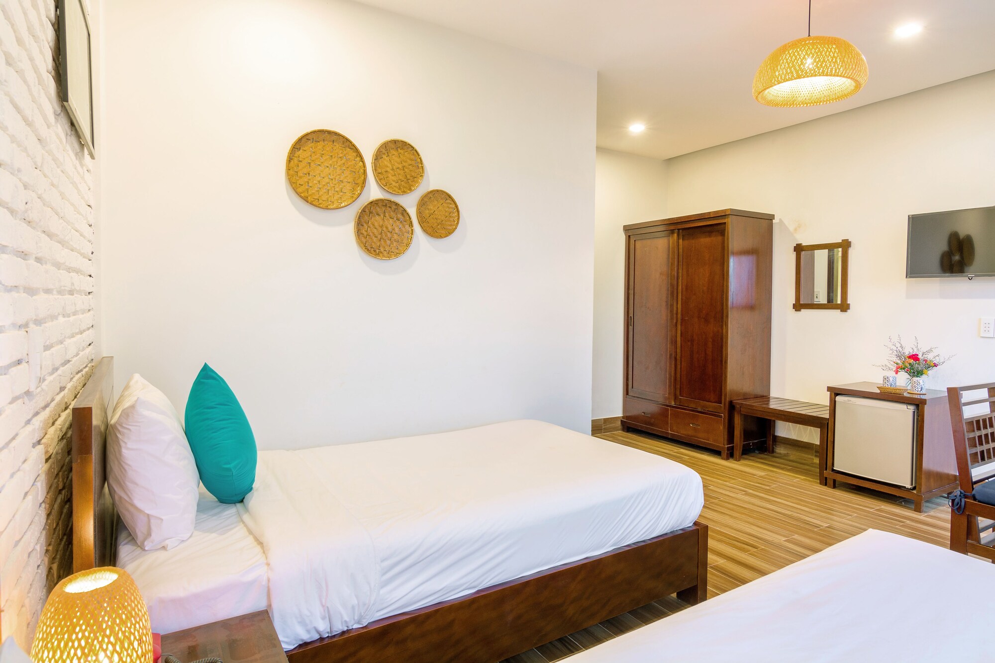 Deluxe Double room with balcony and with garden view full double bed