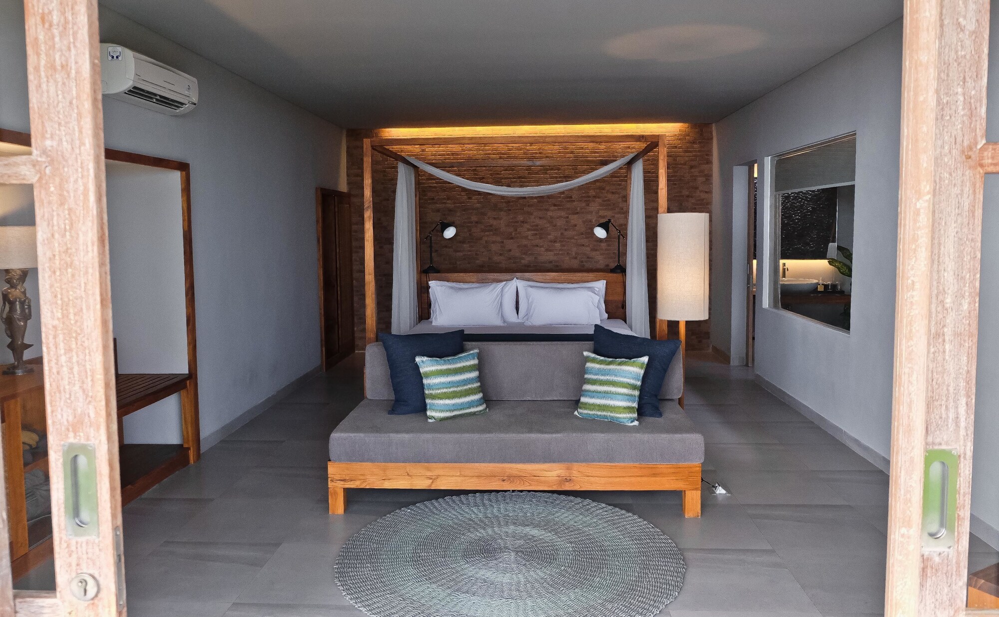 Deluxe Double room with pool view full double bed
