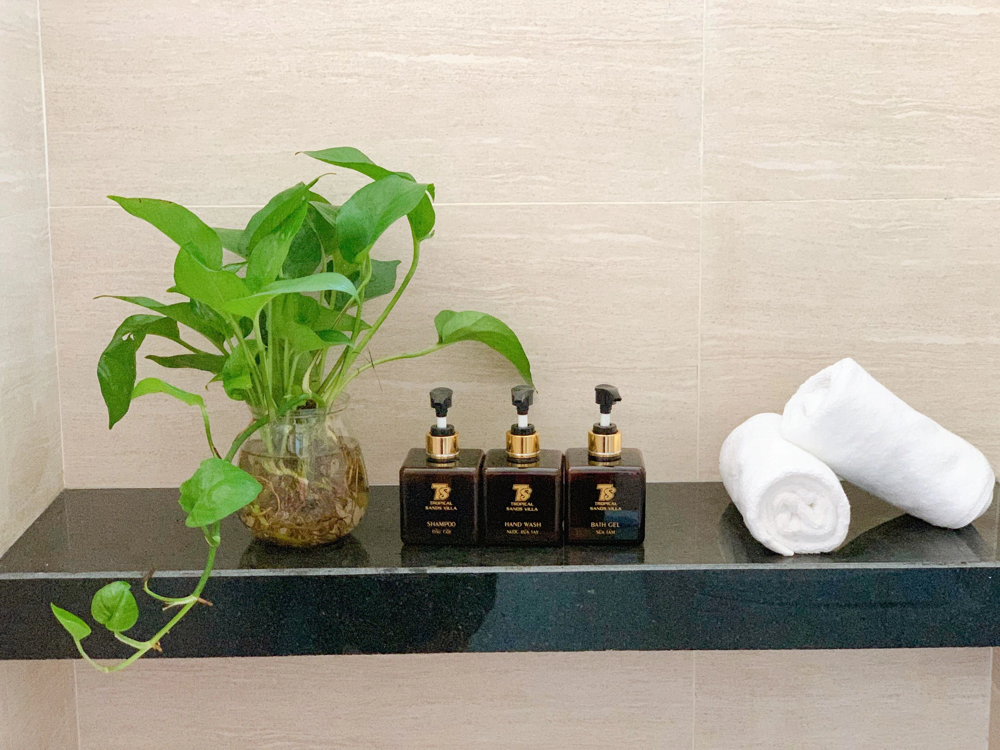 Deluxe Double room with river view full double bed