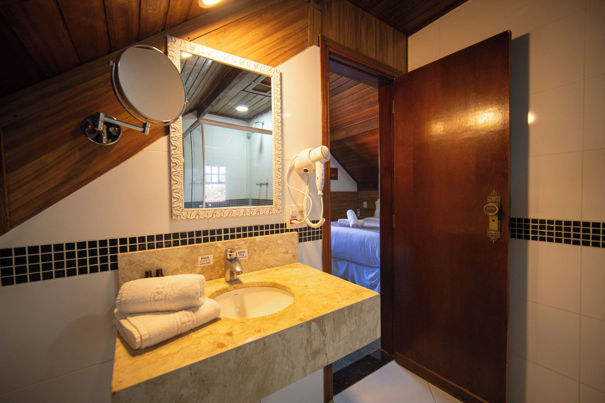 Deluxe Double Basement room full double bed
