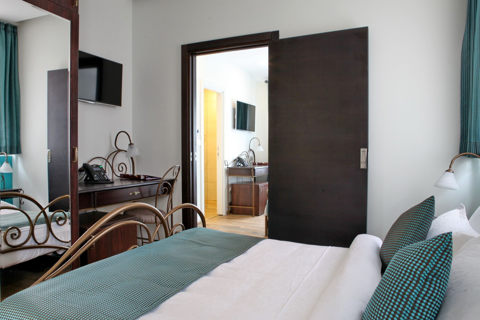 Business Single room full double bed