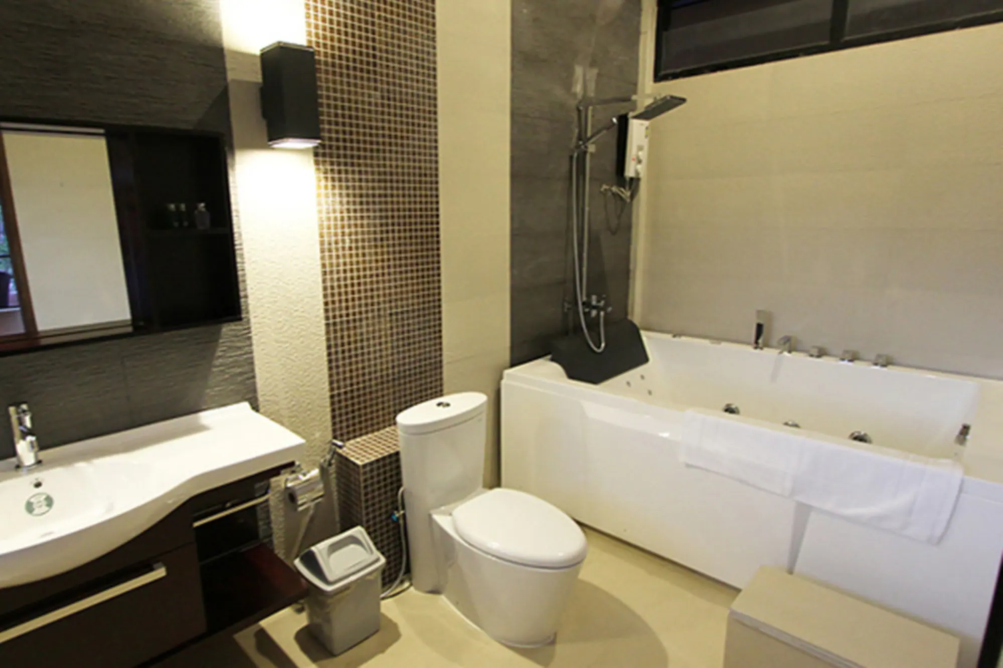 Deluxe Double room with canal view twin beds