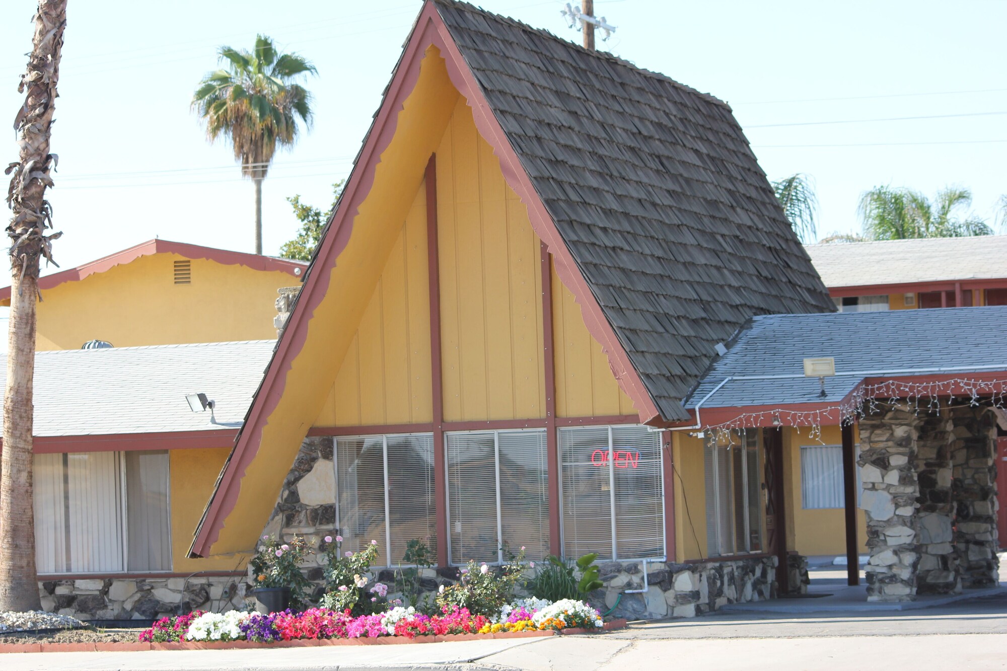 CINDERELLA MOTEL exterior