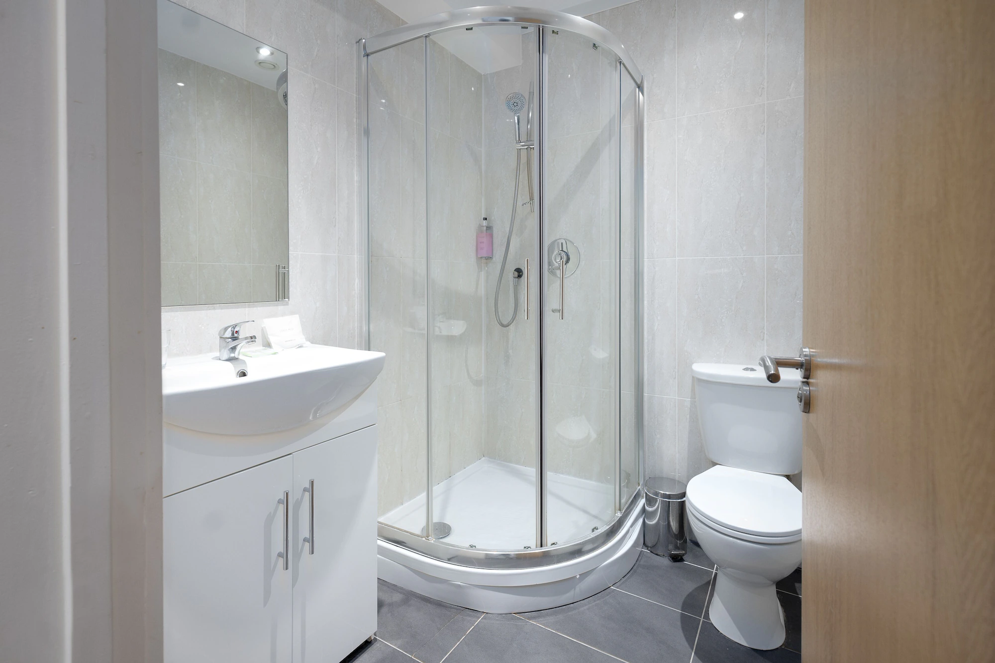 Deluxe Double Suite full double bed