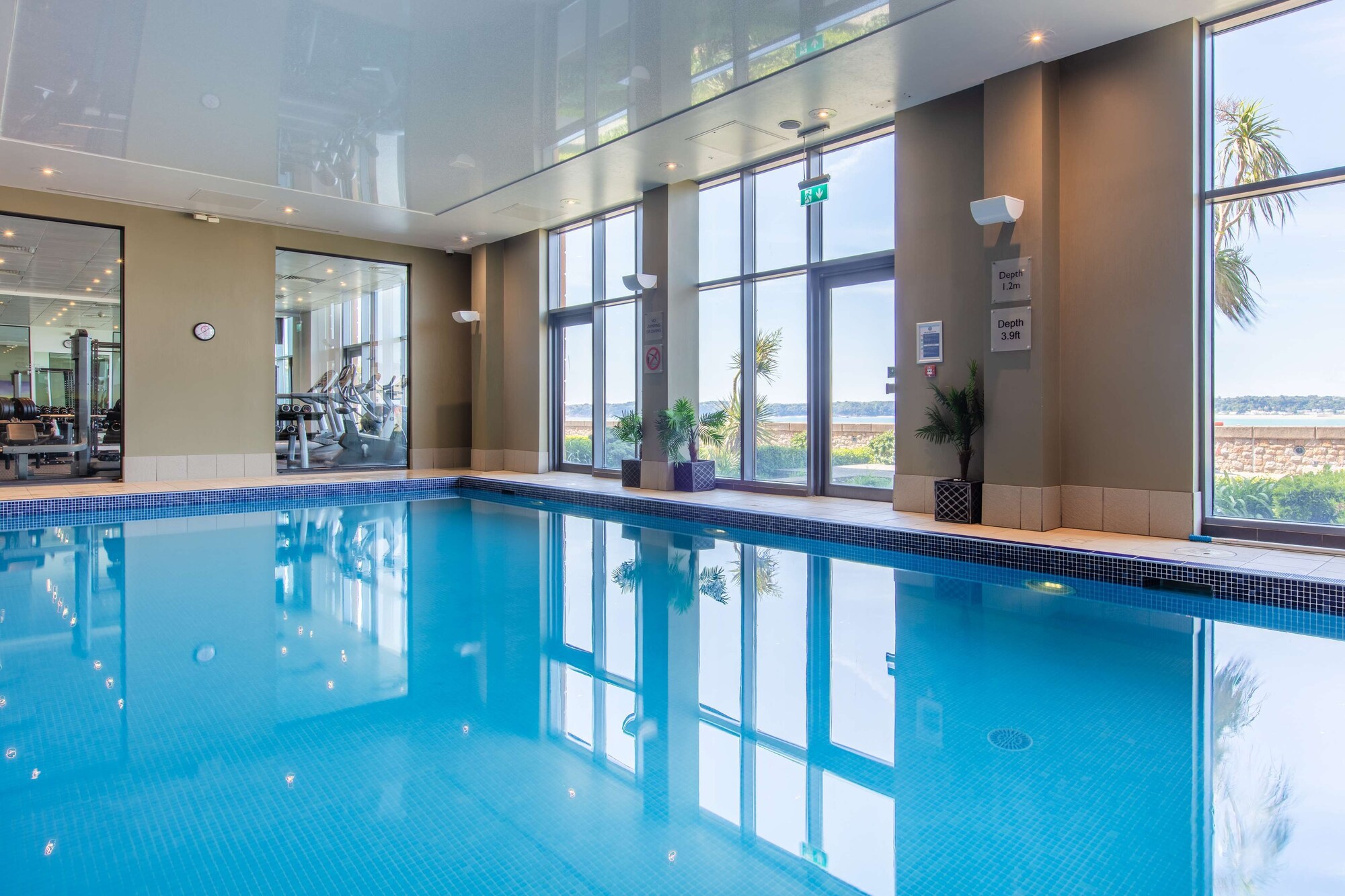 1 Bedroom Double Suite with sea view full double bed