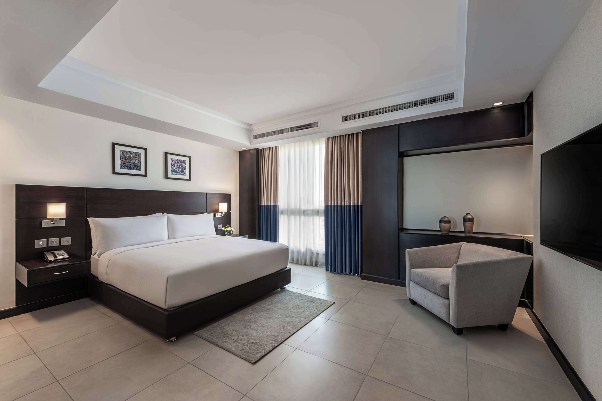 Double Guest Room with city view twin beds
