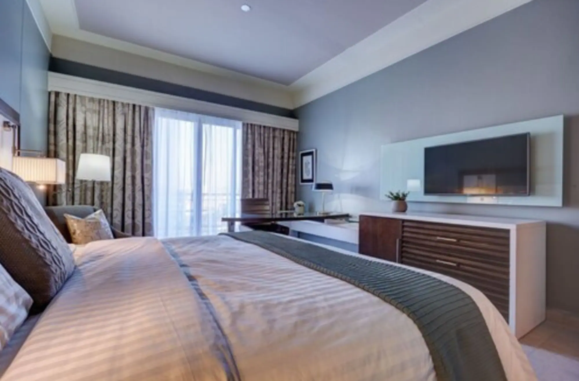 1 Bedroom Executive Double Suite with city view full double bed