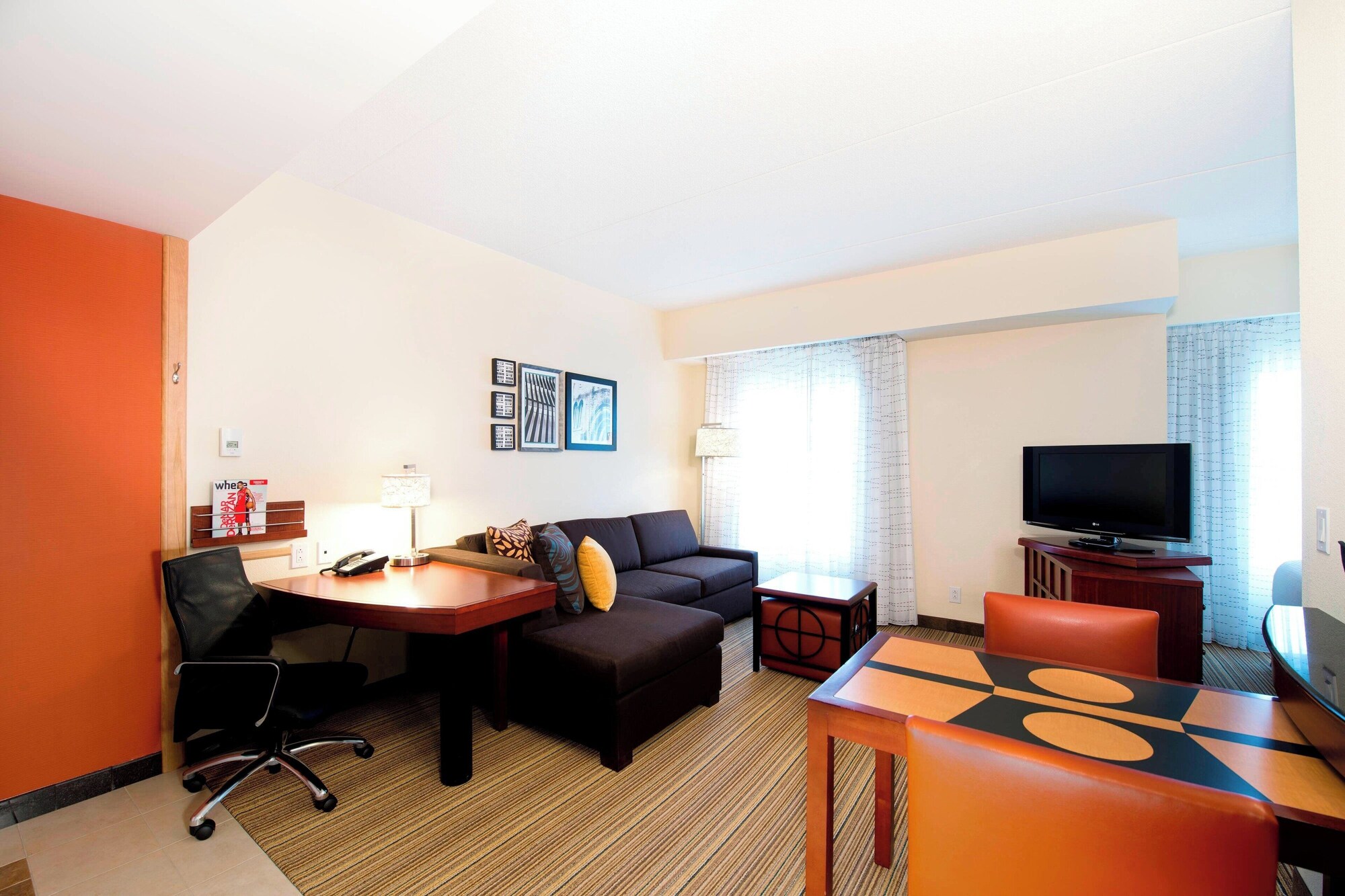 1 Bedroom Single Suite full double bed