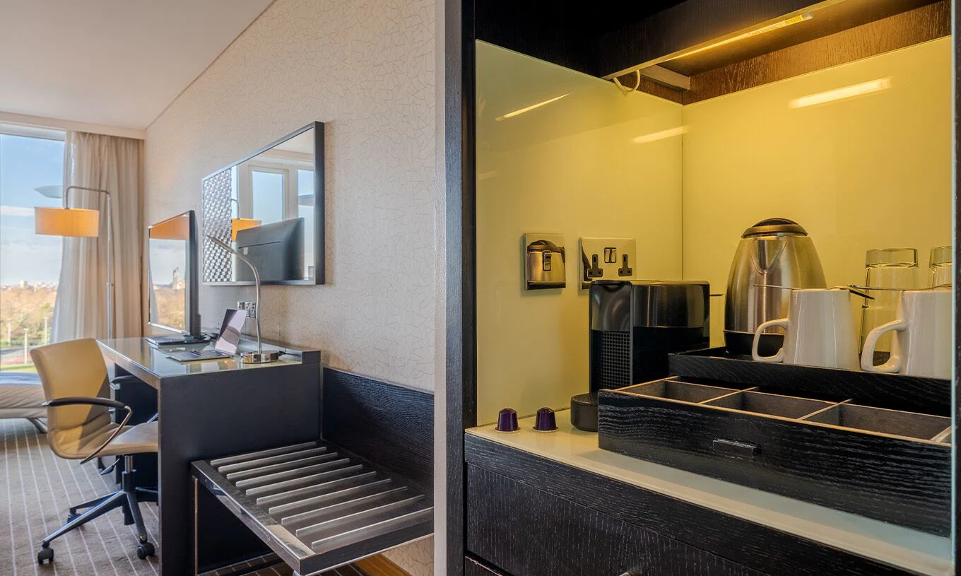 1 Bedroom Deluxe Double Suite twin beds