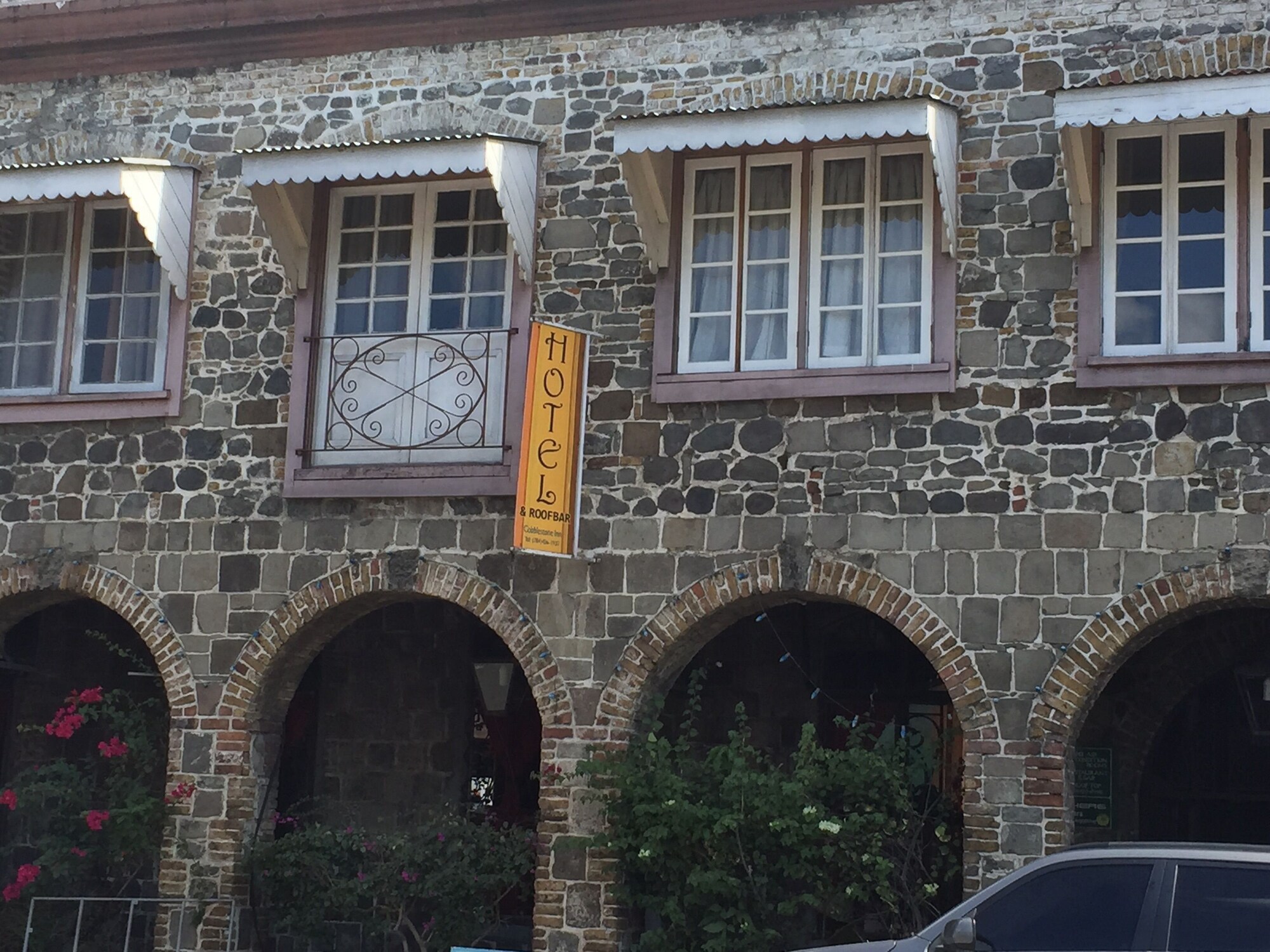 The Cobblestone Inn exterior