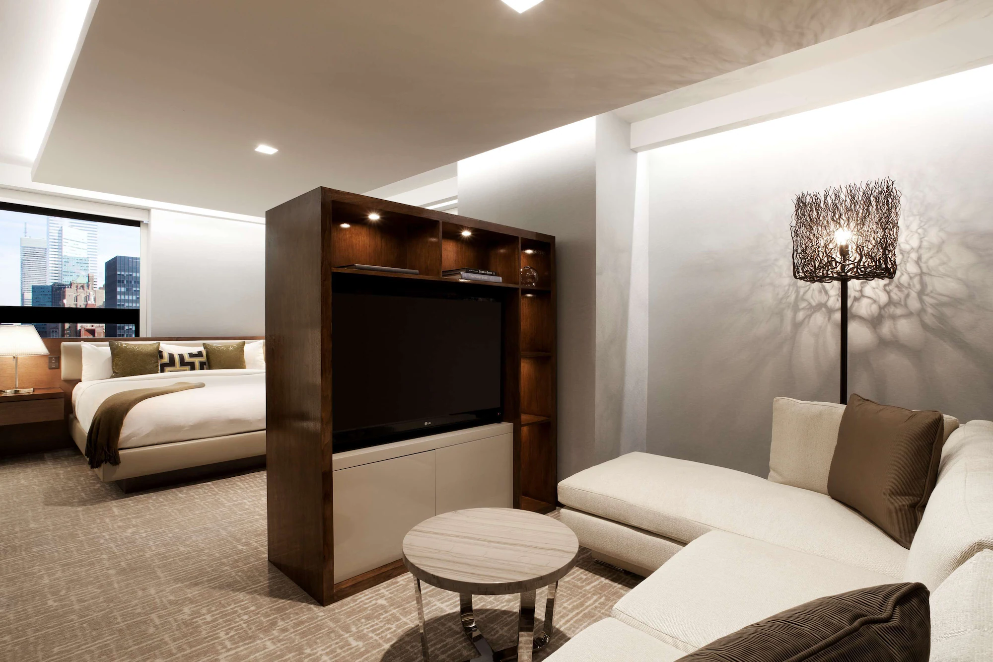 1 Bedroom Double Suite with city view full double bed