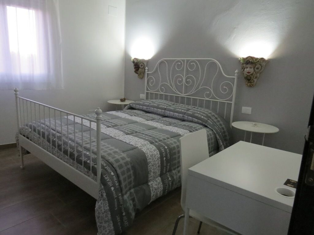 Grand Double room with mountain view full double bed