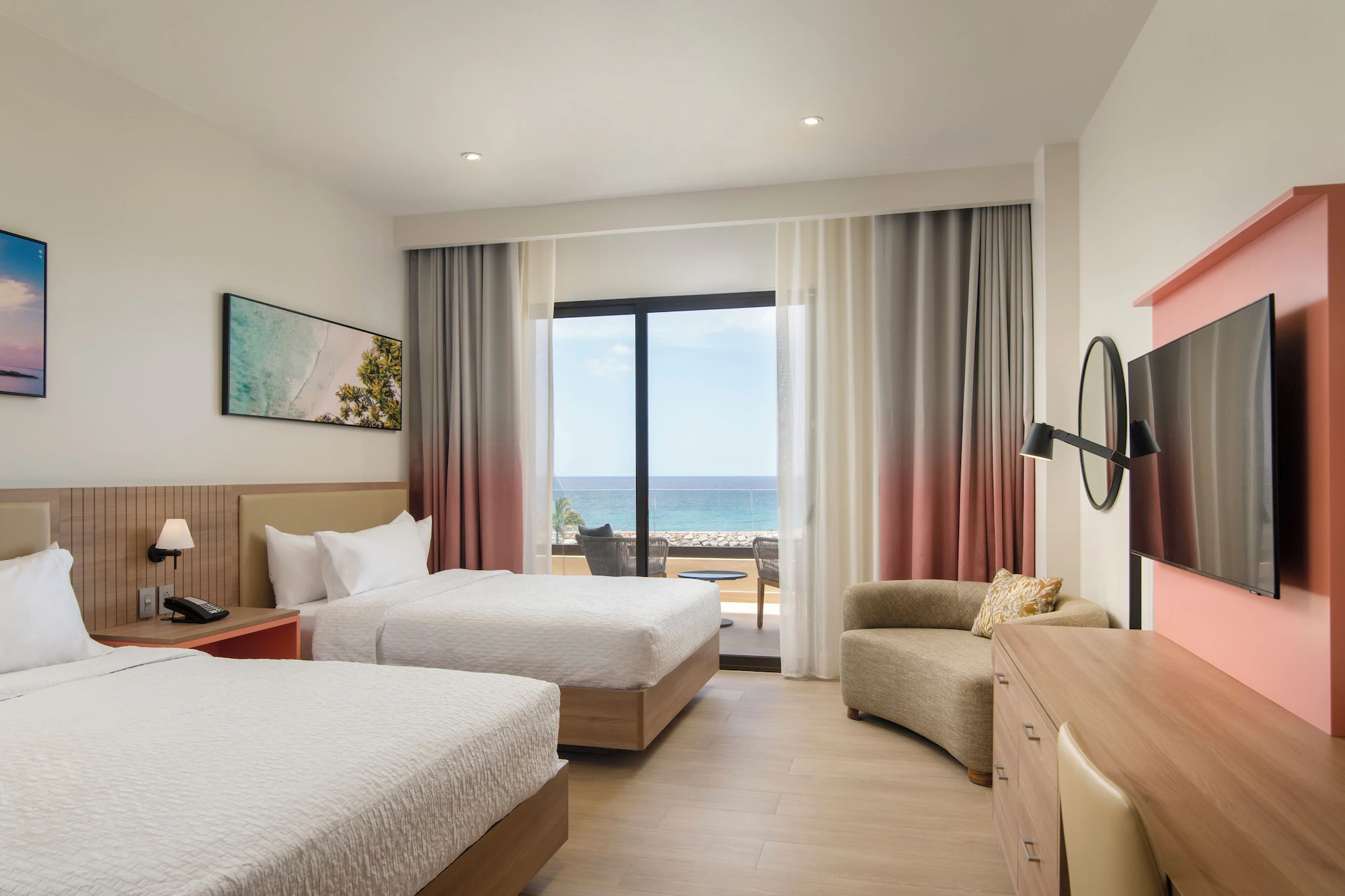 1 Bedroom Double Suite oceanfront full double bed