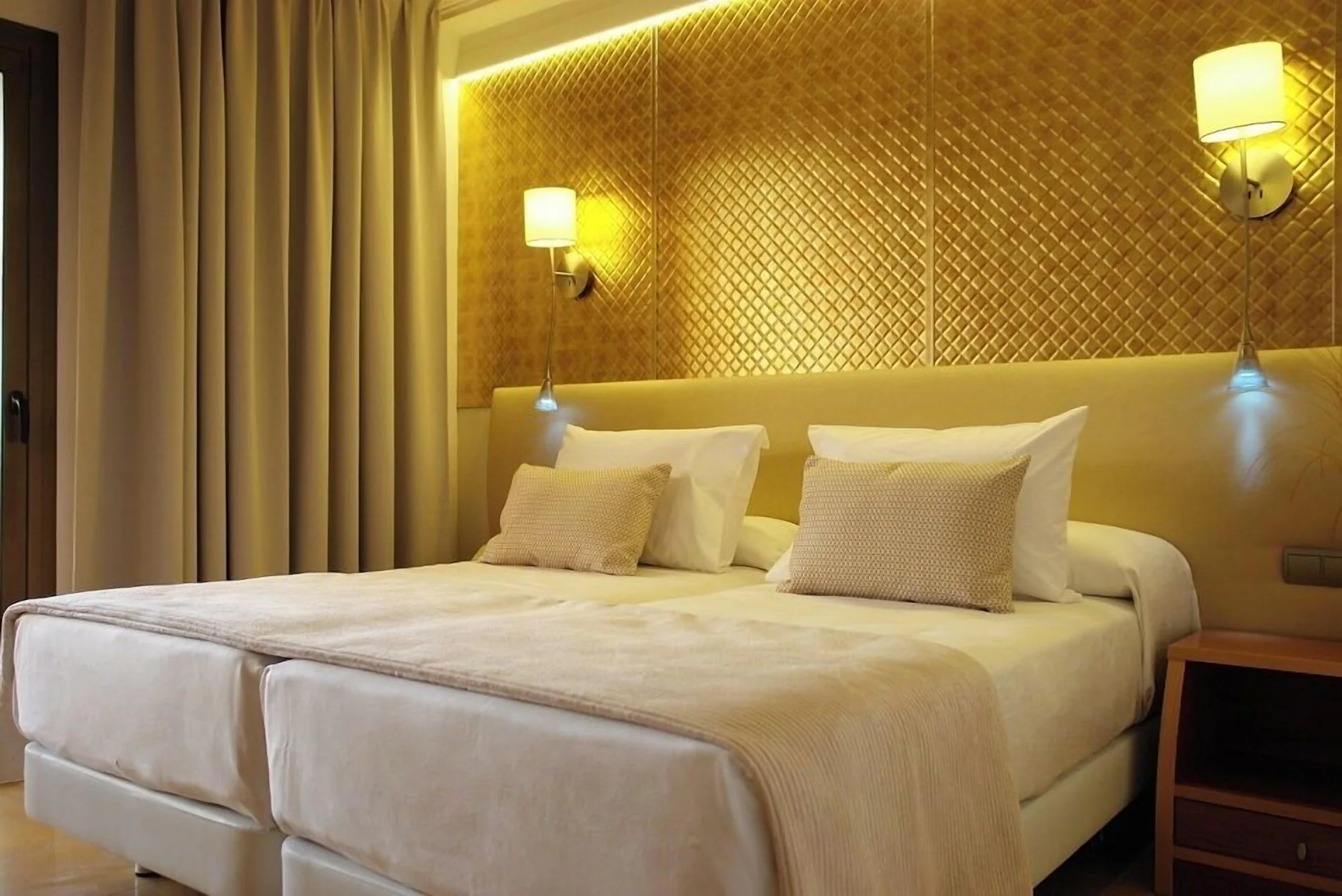 1 Bedroom Standard Single room full double bed