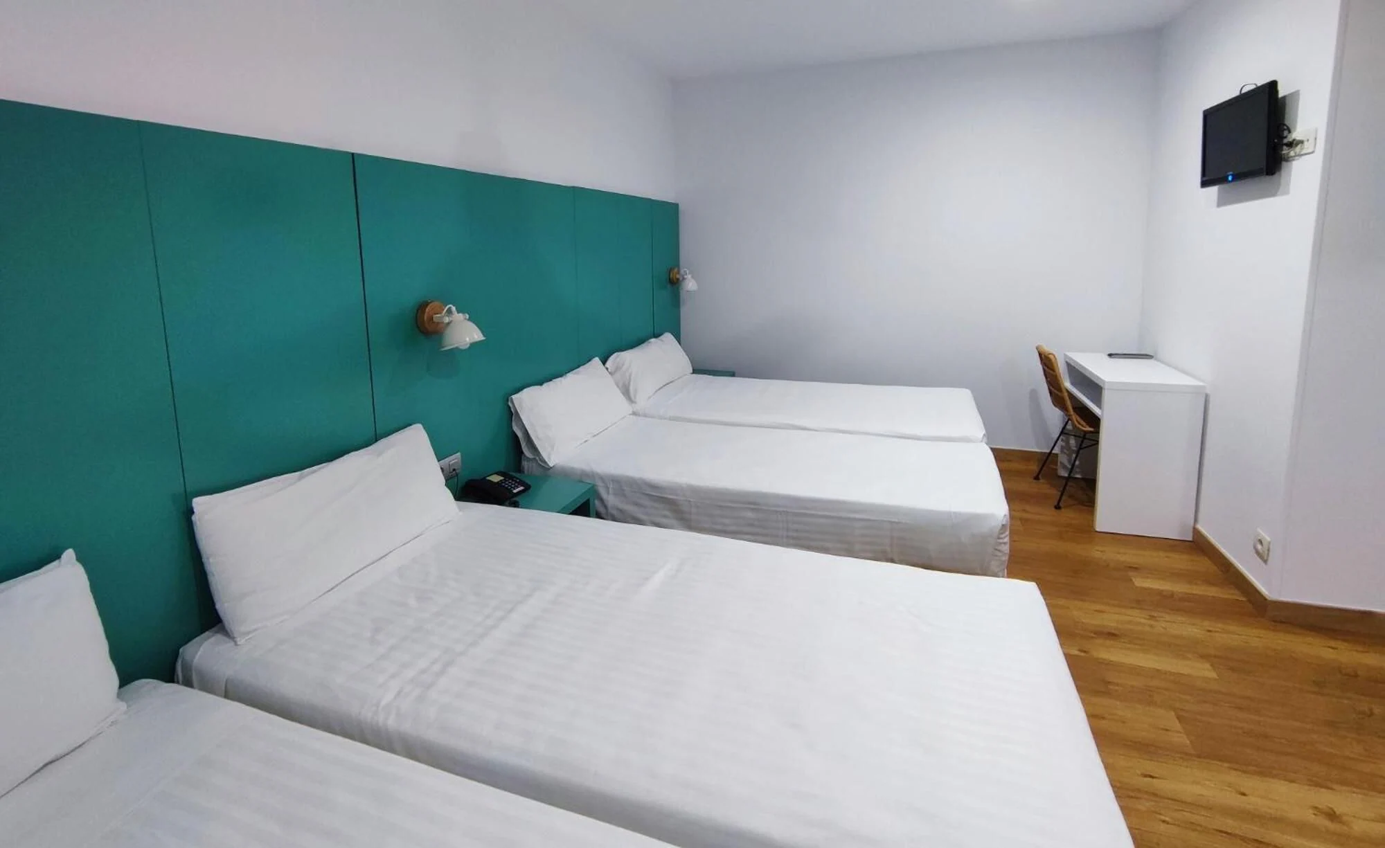 Hostal Yomo BCN Port exterior