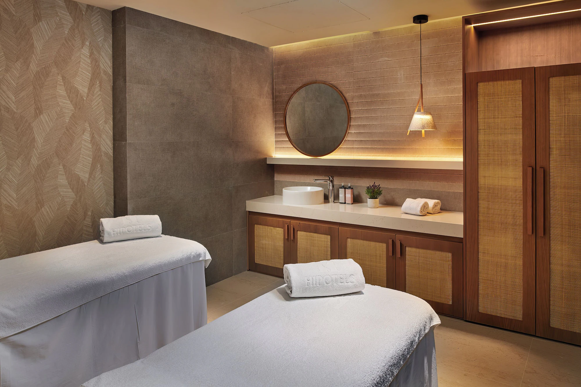 Double room with partial sea view twin beds
