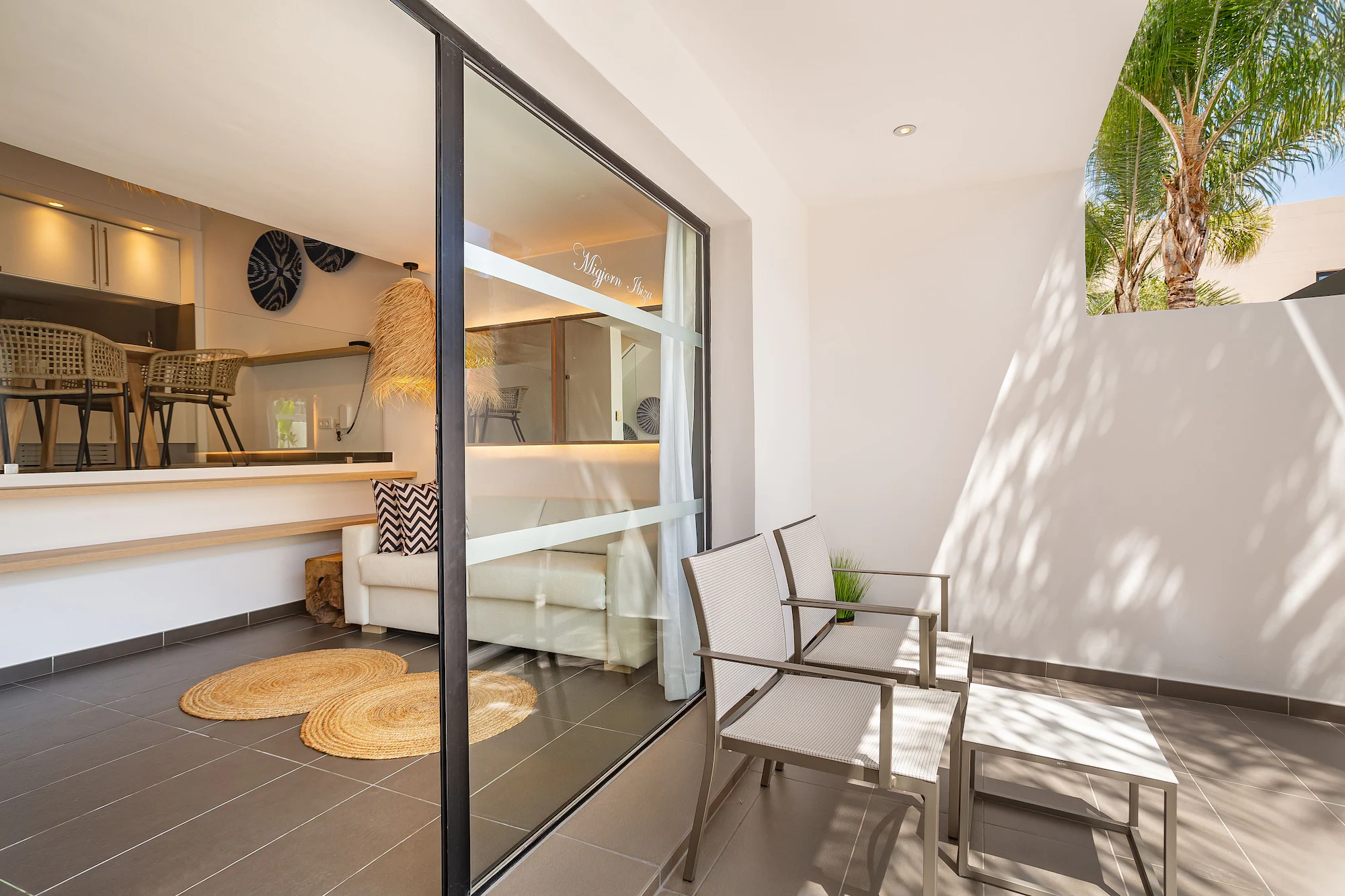2 Bedrooms Double Suite full double bed