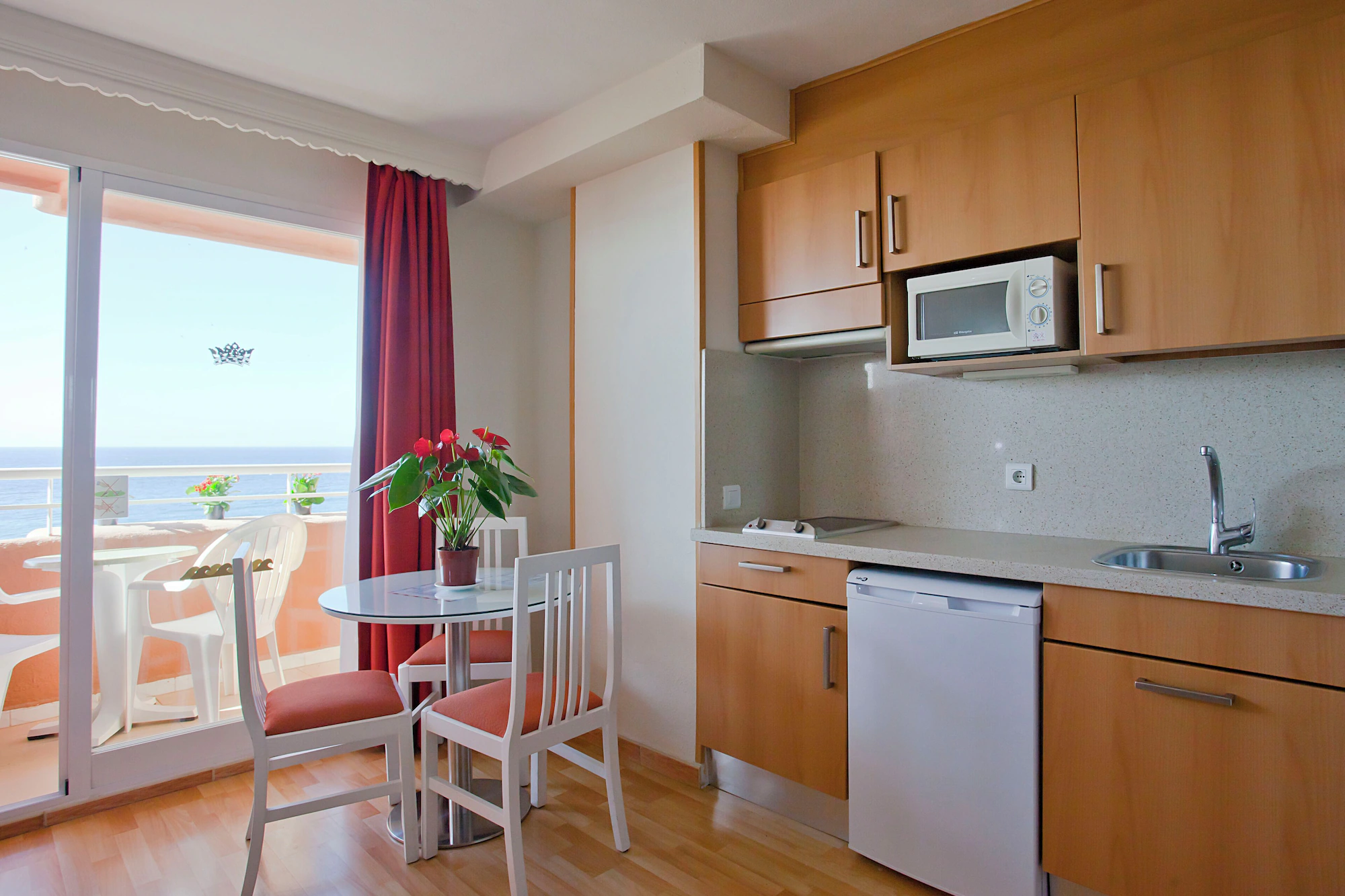 Double Studio seafront twin beds
