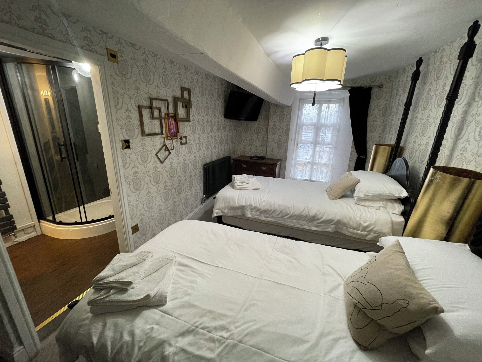 Comfort Single room full double bed